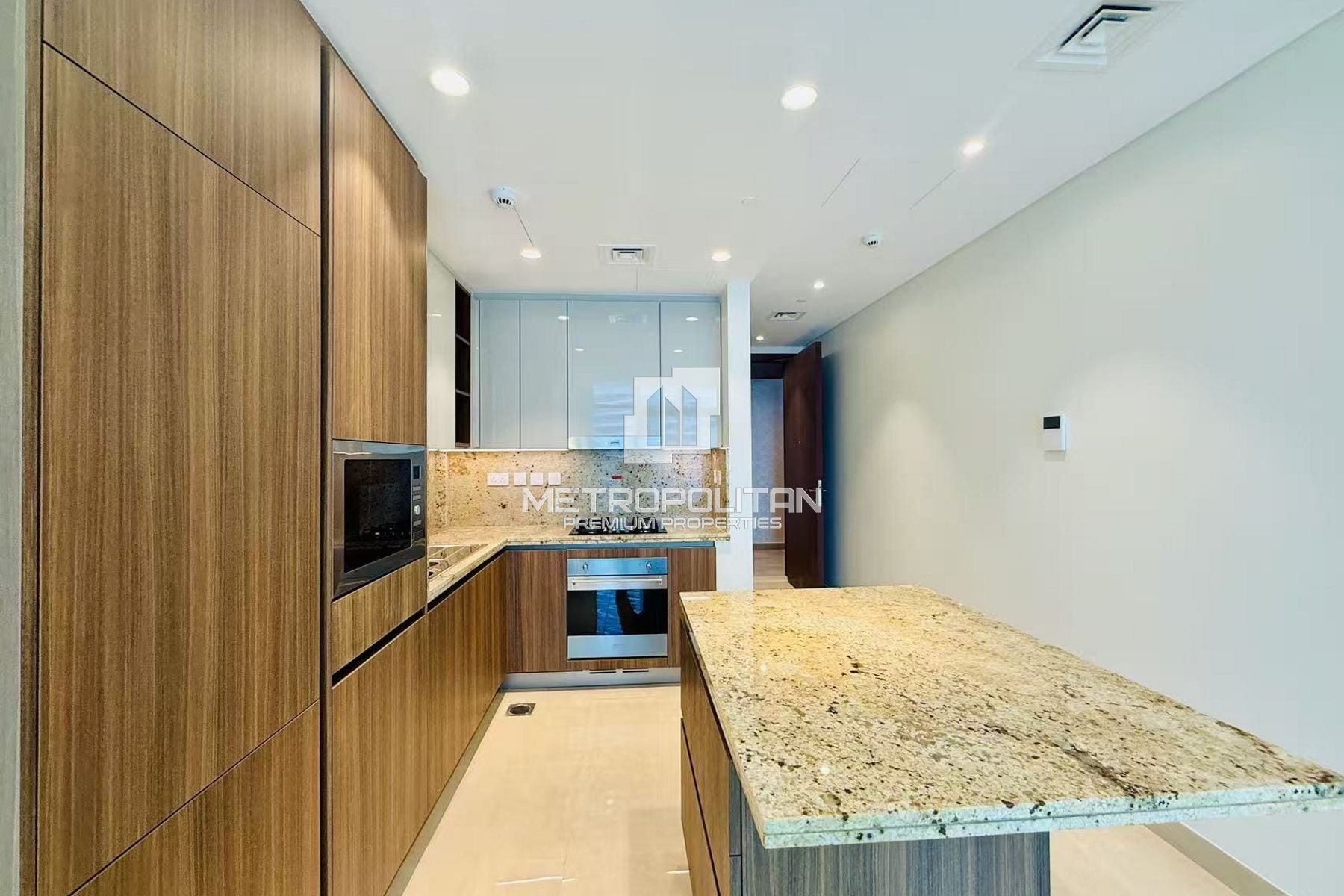 Spacious 1 Bed | Large Layout | Prime Location photo-2