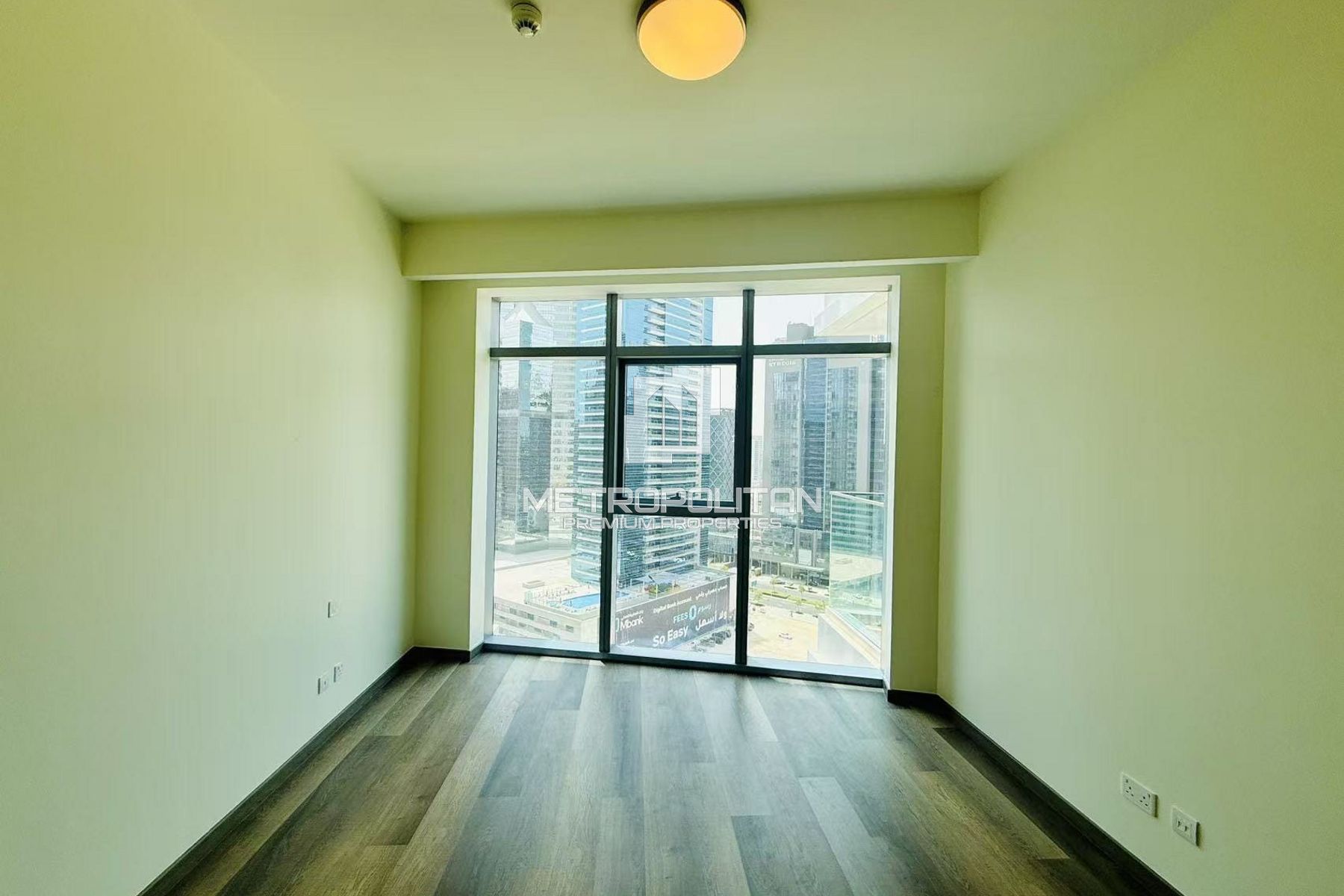 Spacious 1 Bed | Large Layout | Prime Location photo-3