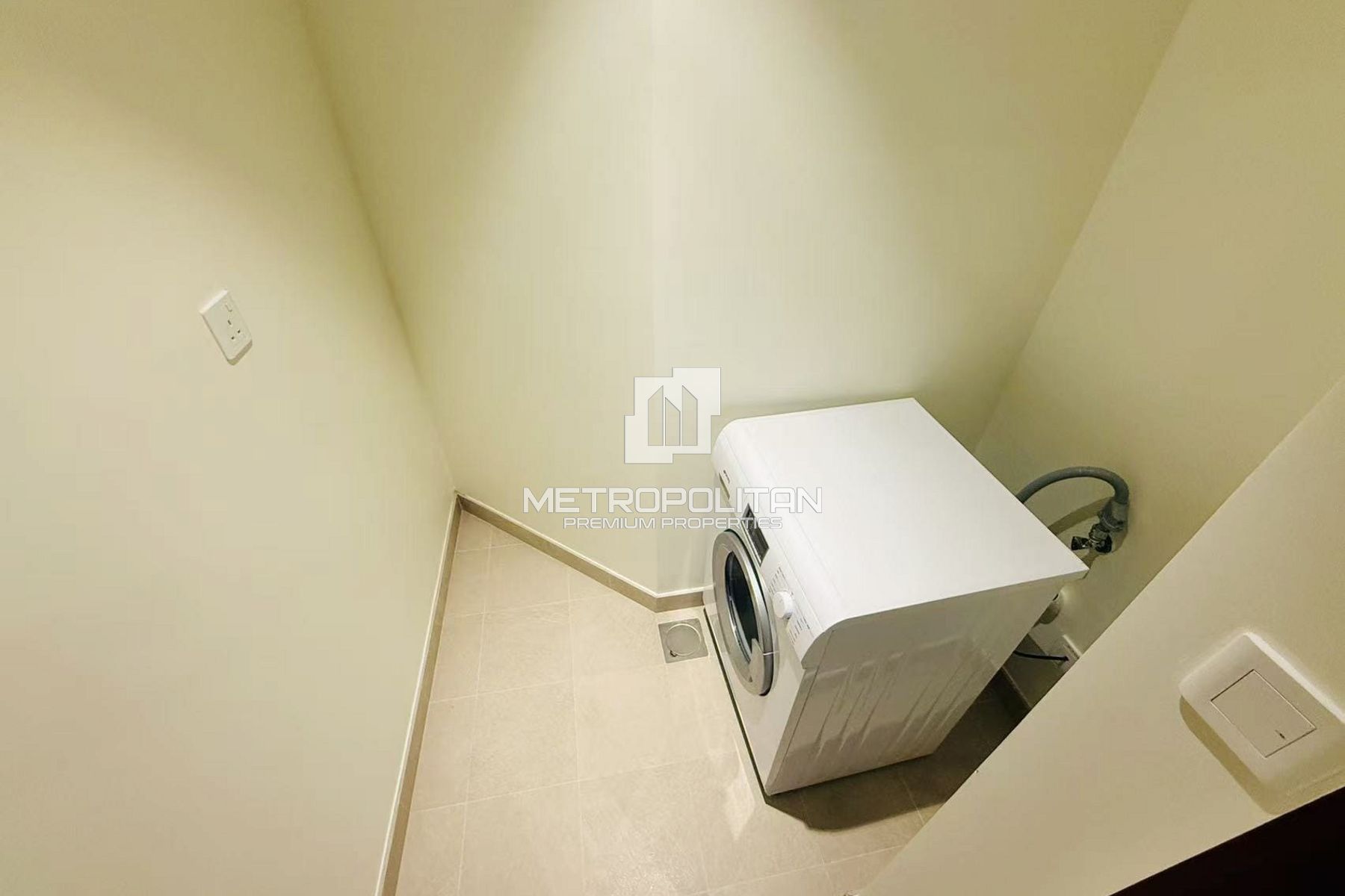 Spacious 1 Bed | Large Layout | Prime Location photo-8