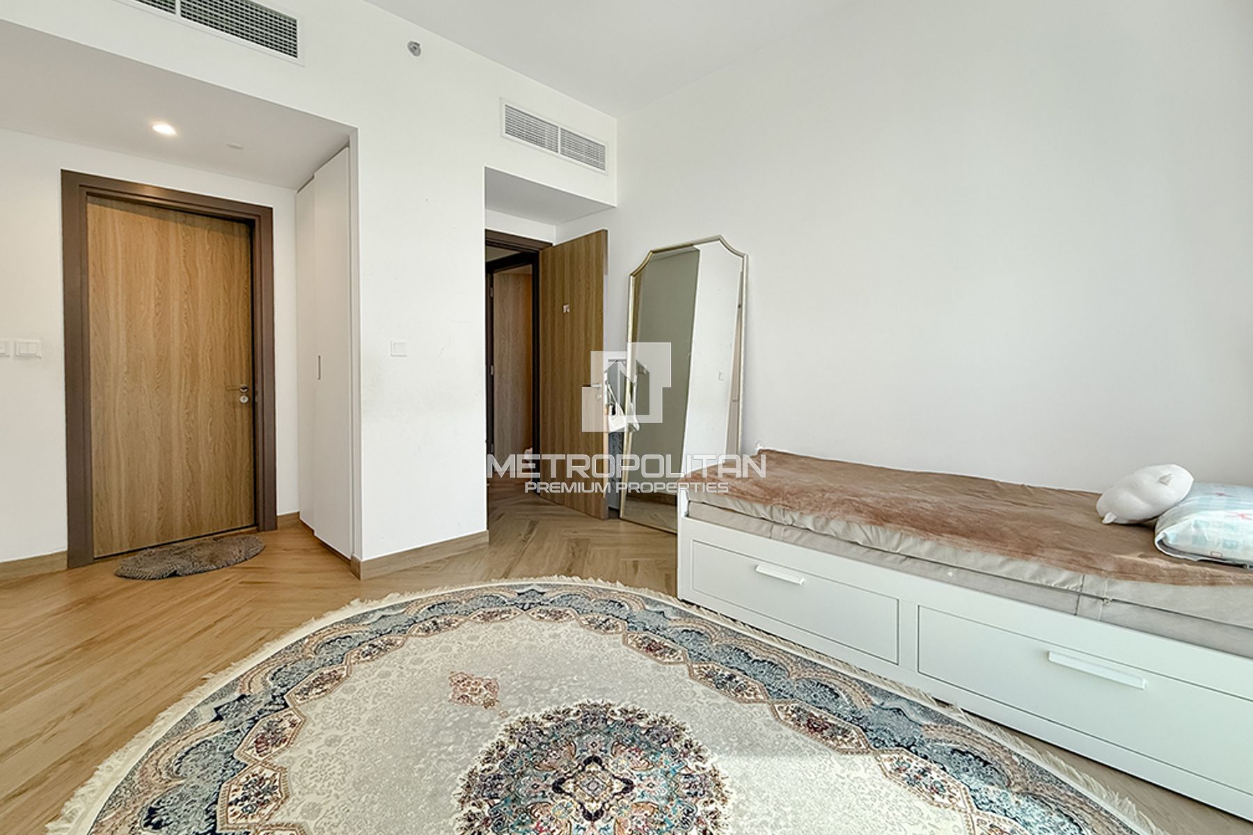 2 Bed | Burj and One Zaabeel Views | Vacant photo-2