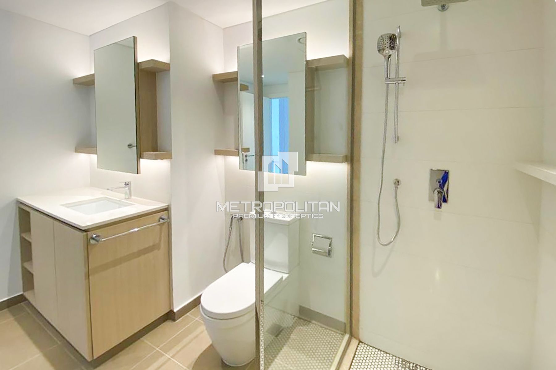 Ready now | Premium Ellington Unit | Pool View photo-7