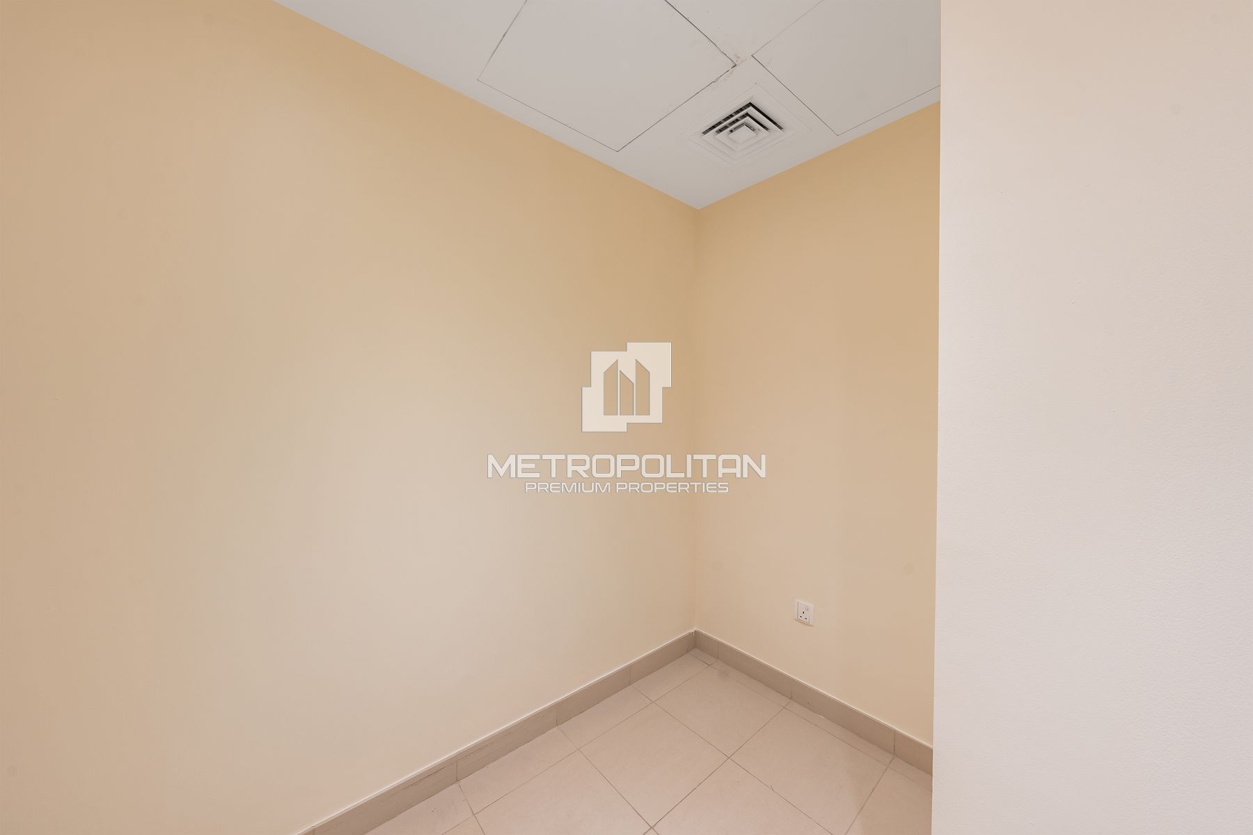Spacious 3 Beds | Open View | Vacant |Large layout