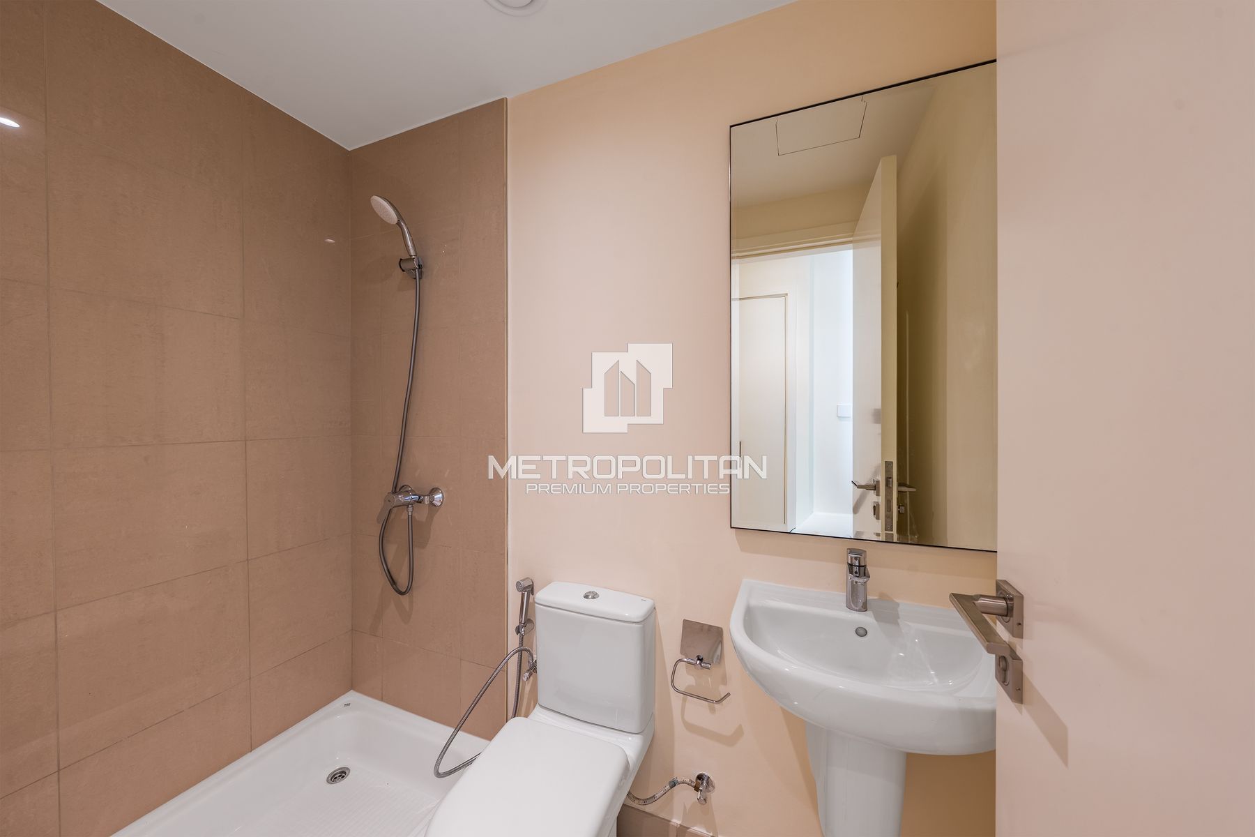 Spacious 3 Beds | Open View | Vacant |Large layout