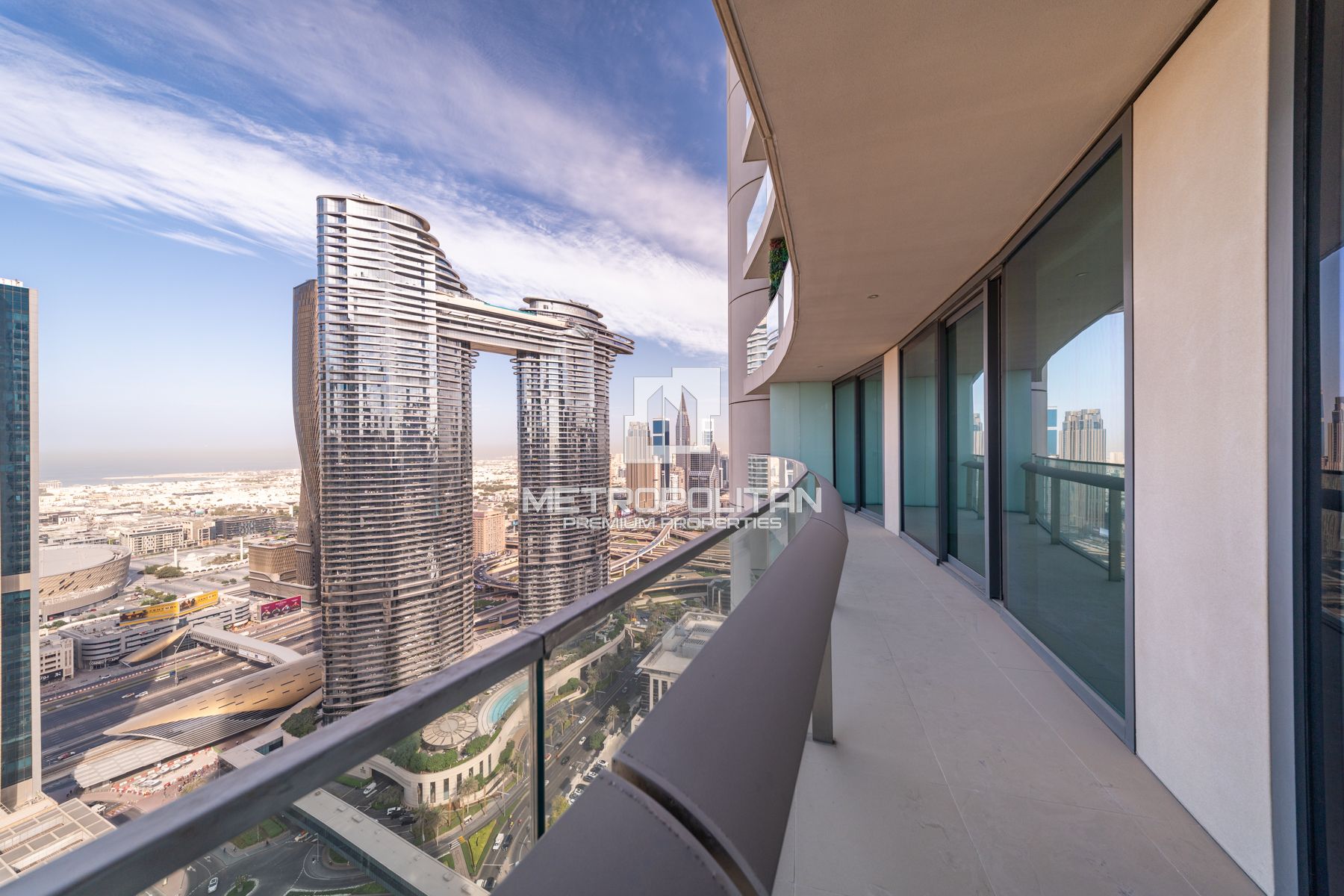 Свободна | Высокий этаж | Просторная планировка