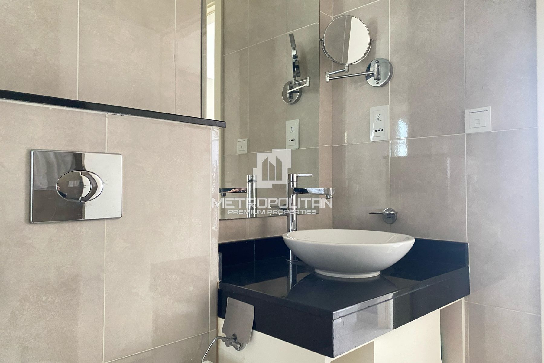 Mid Floor | Stunning Golf View | Spacious Rooms photo-6