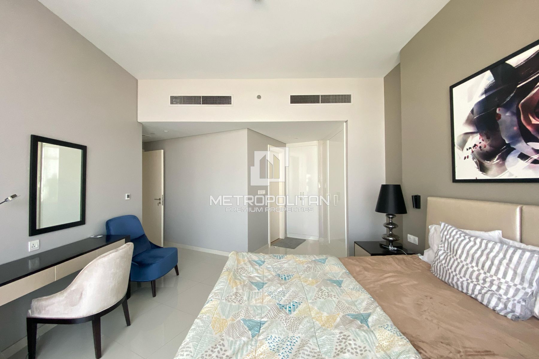Mid Floor | Stunning Golf View | Spacious Rooms photo-9