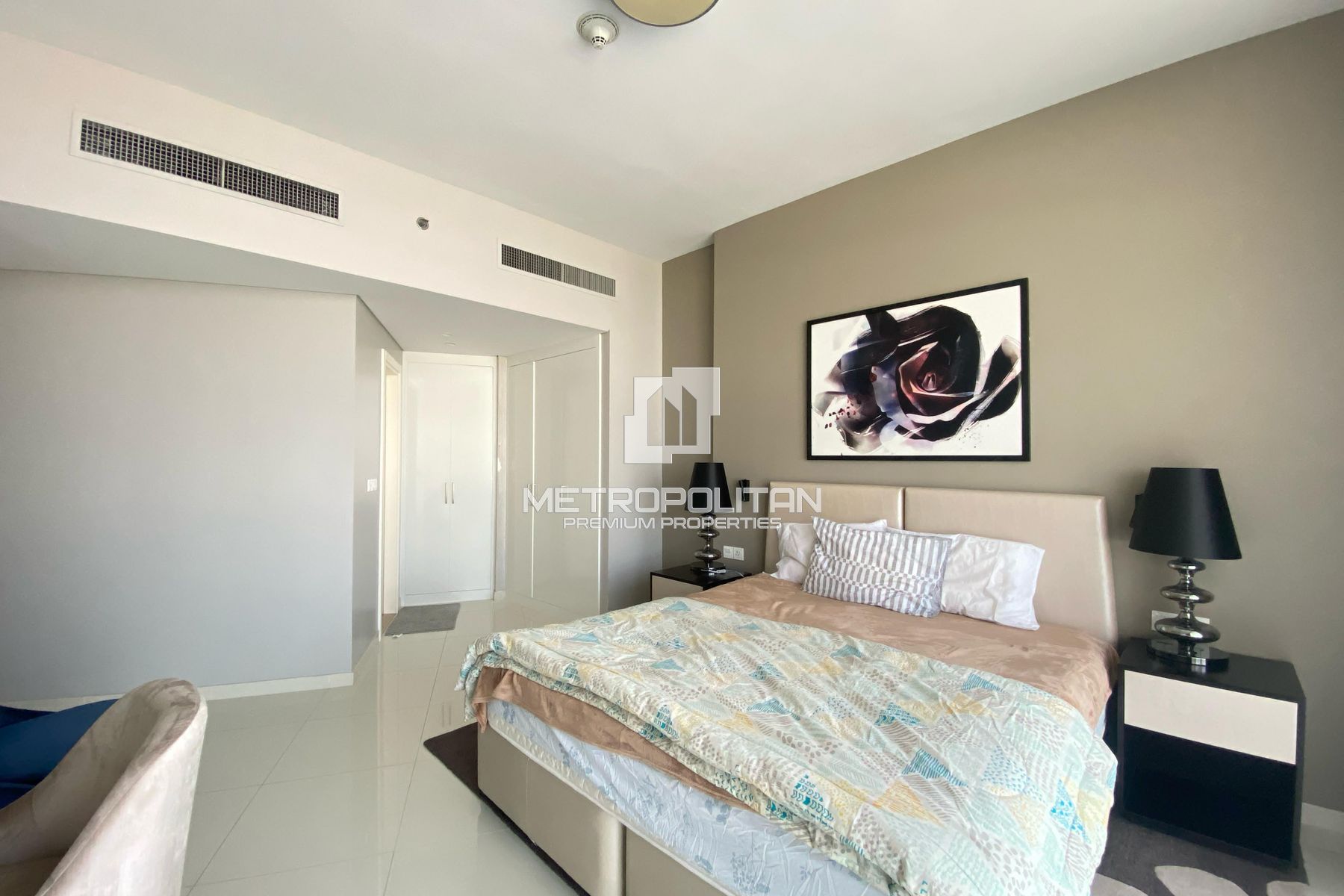 Mid Floor | Stunning Golf View | Spacious Rooms photo-10