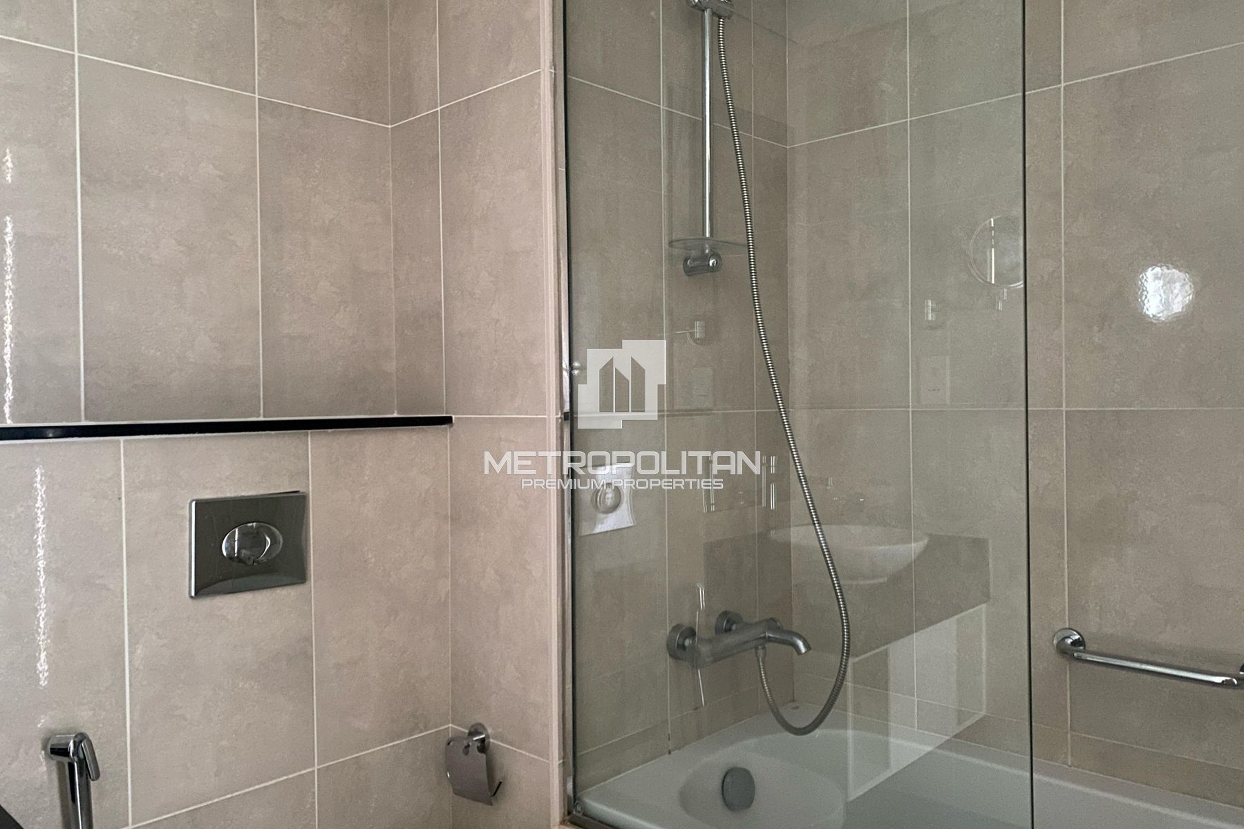 Mid Floor | Stunning Golf View | Spacious Rooms photo-16