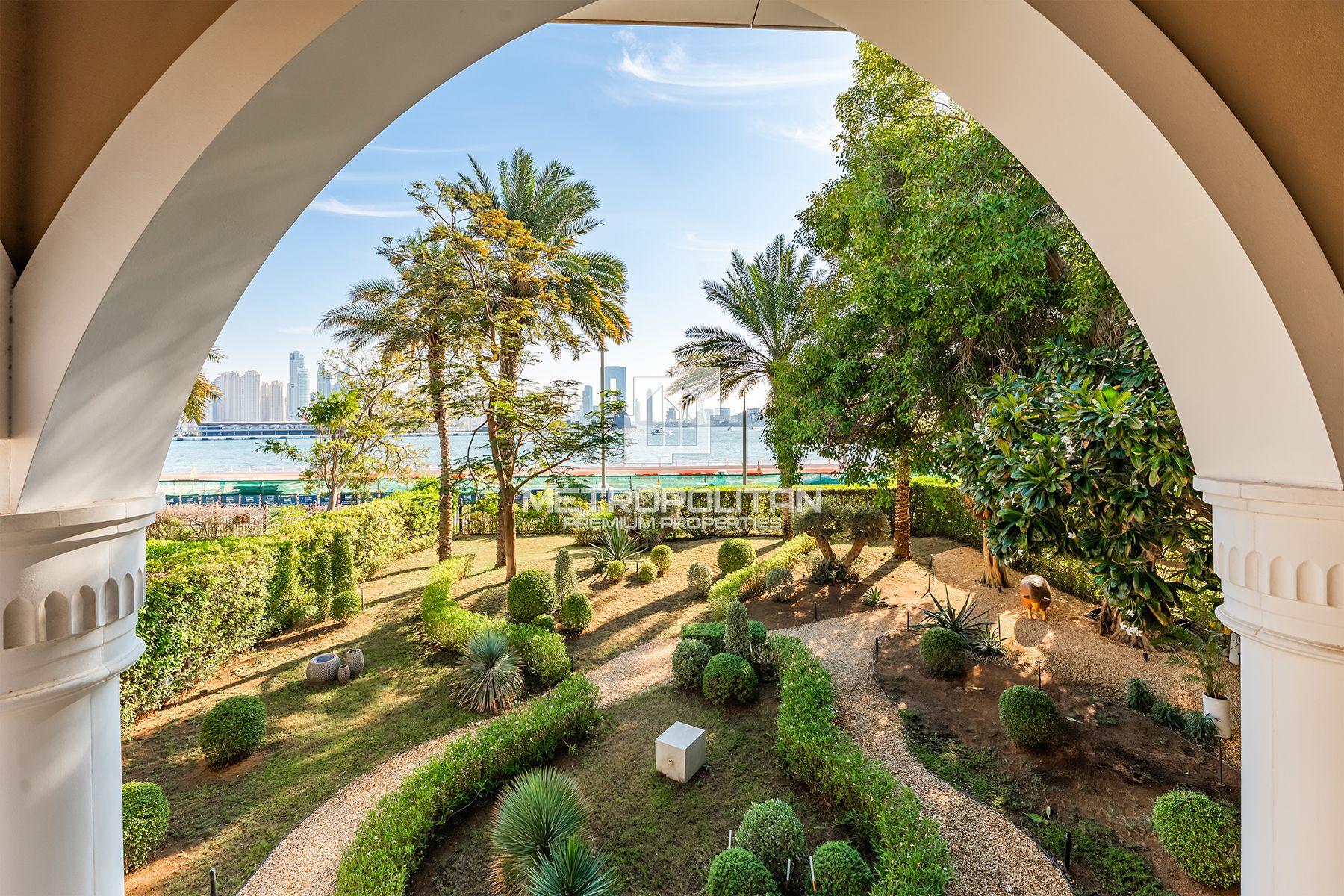 5BR Villa for Sale in Royal Residences Jumeirah Zabeel Saray, Palm Jumeirah - MPS-43846