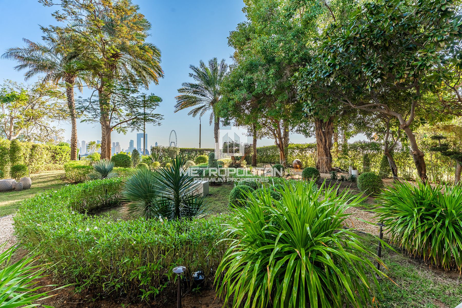 5BR Villa for Sale in Royal Residences Jumeirah Zabeel Saray, Palm Jumeirah - MPS-43846
