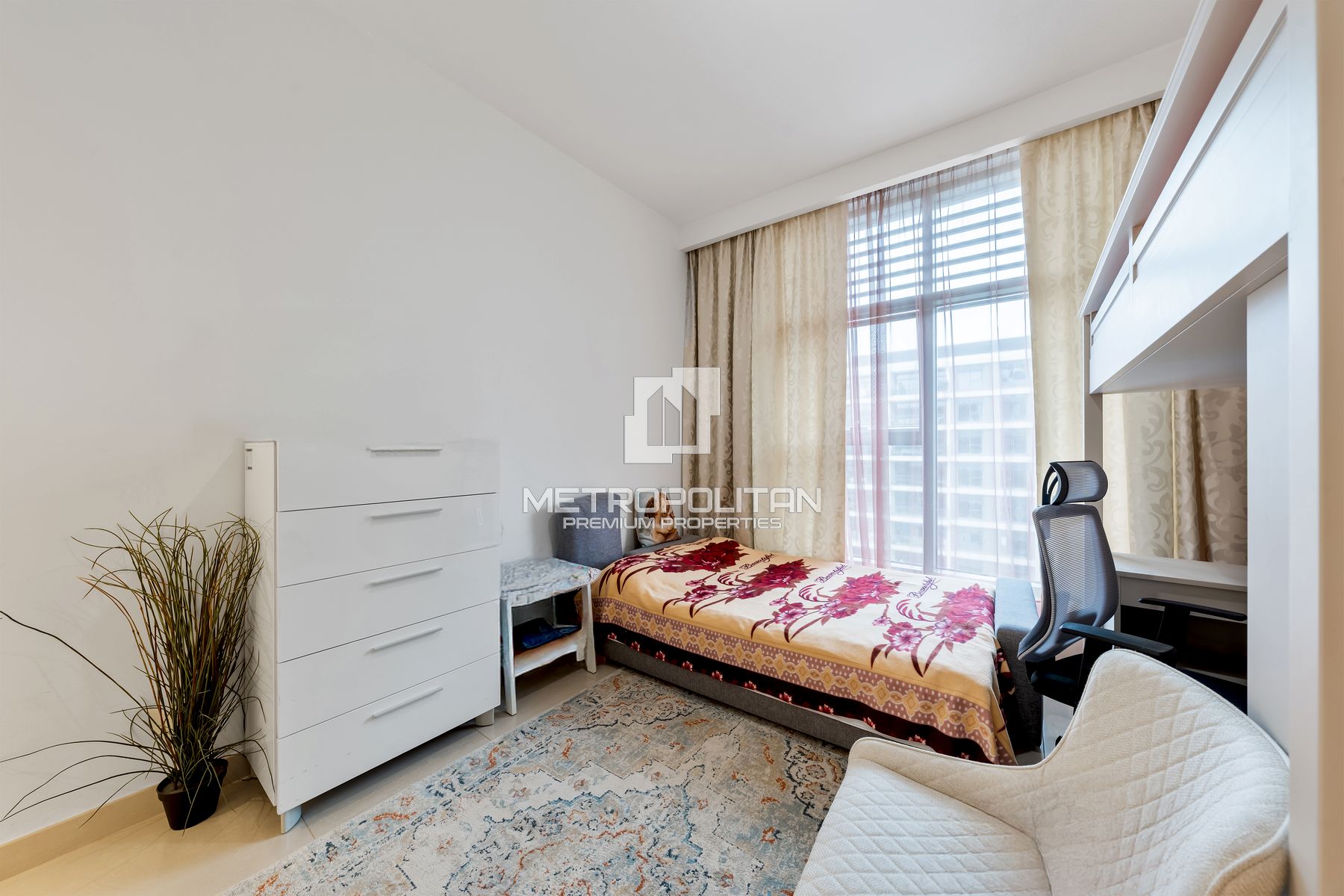 Pool and Park View |Spacious |Rented | Negotiable