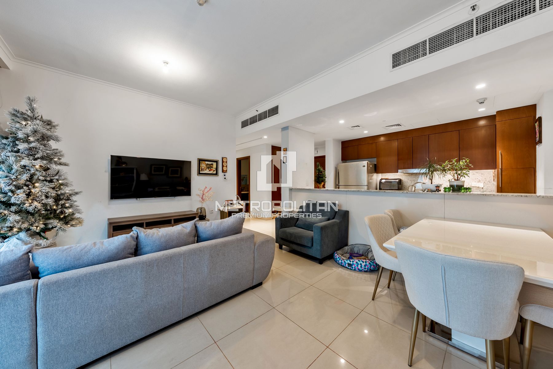 Pool and Park View |Spacious |Rented | Negotiable