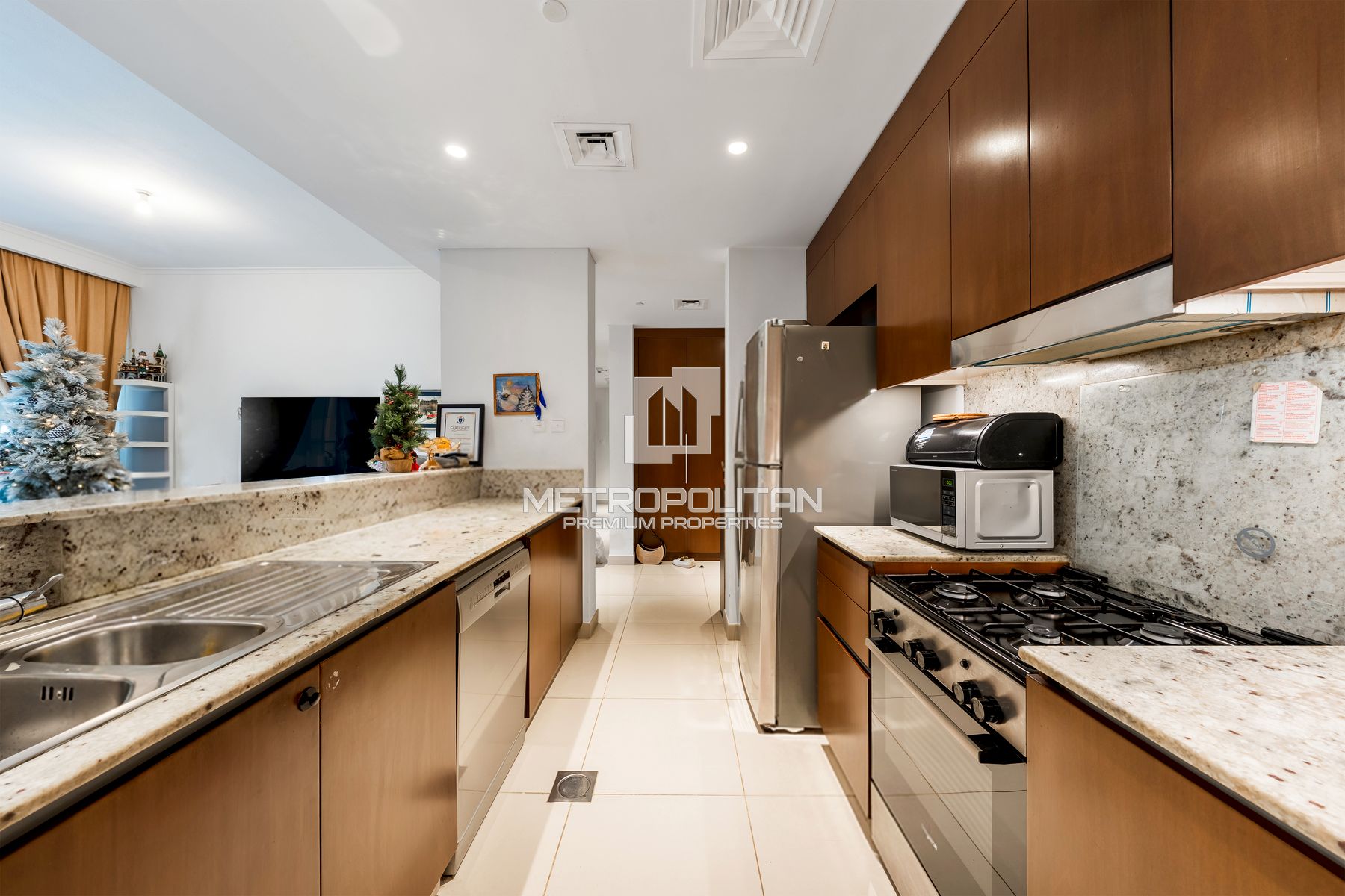 Pool and Park View |Spacious |Rented | Negotiable