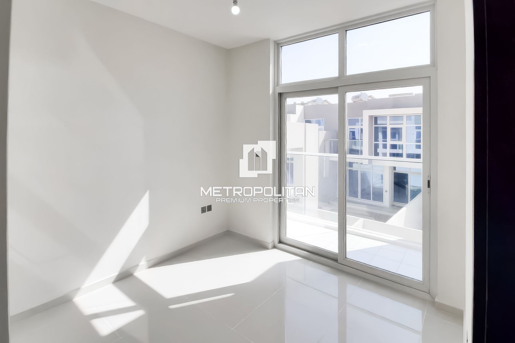 RRM | Unfurnished | Open Kitchen | Mint Condition photo-1