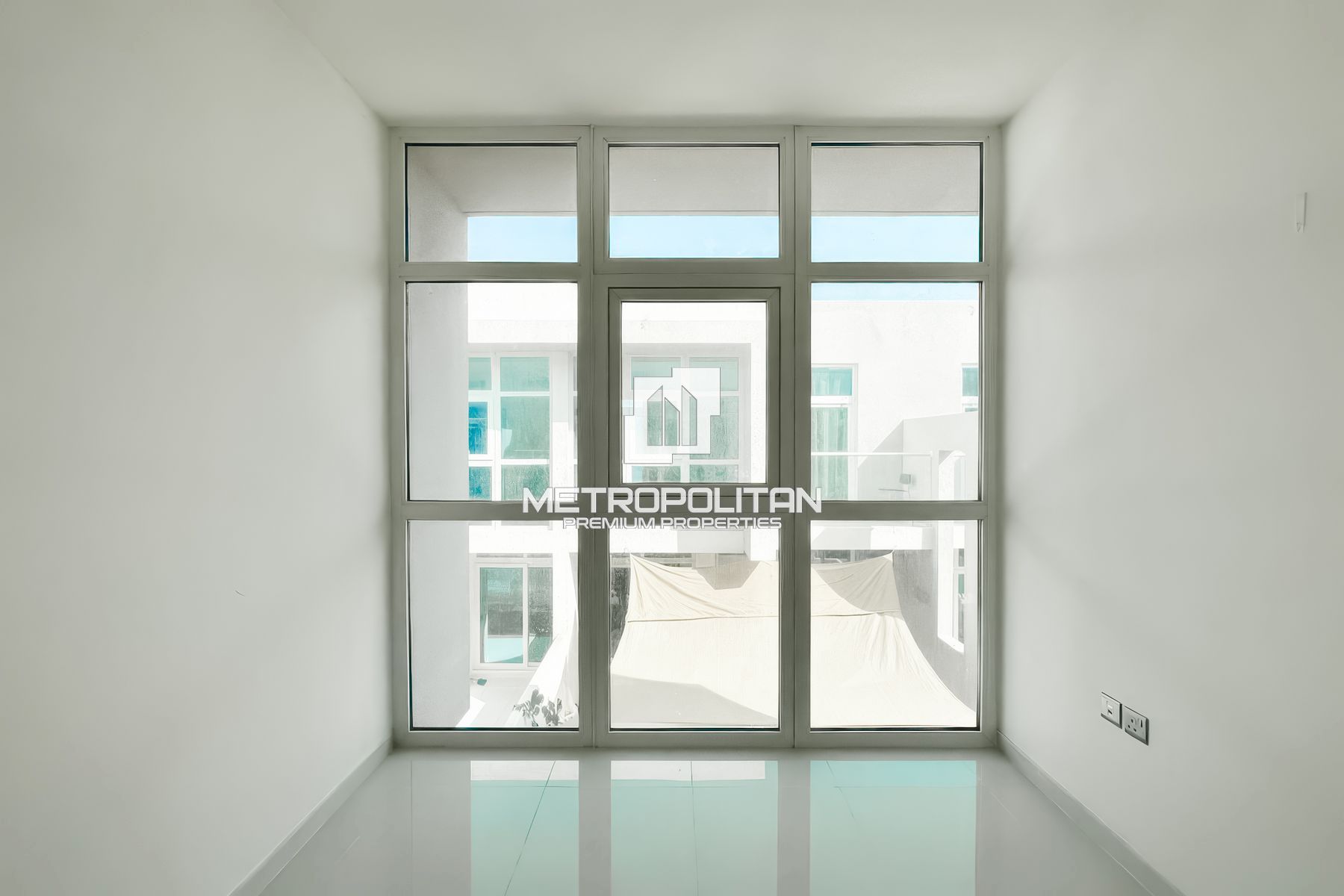 RRM | Unfurnished | Open Kitchen | Mint Condition photo-2