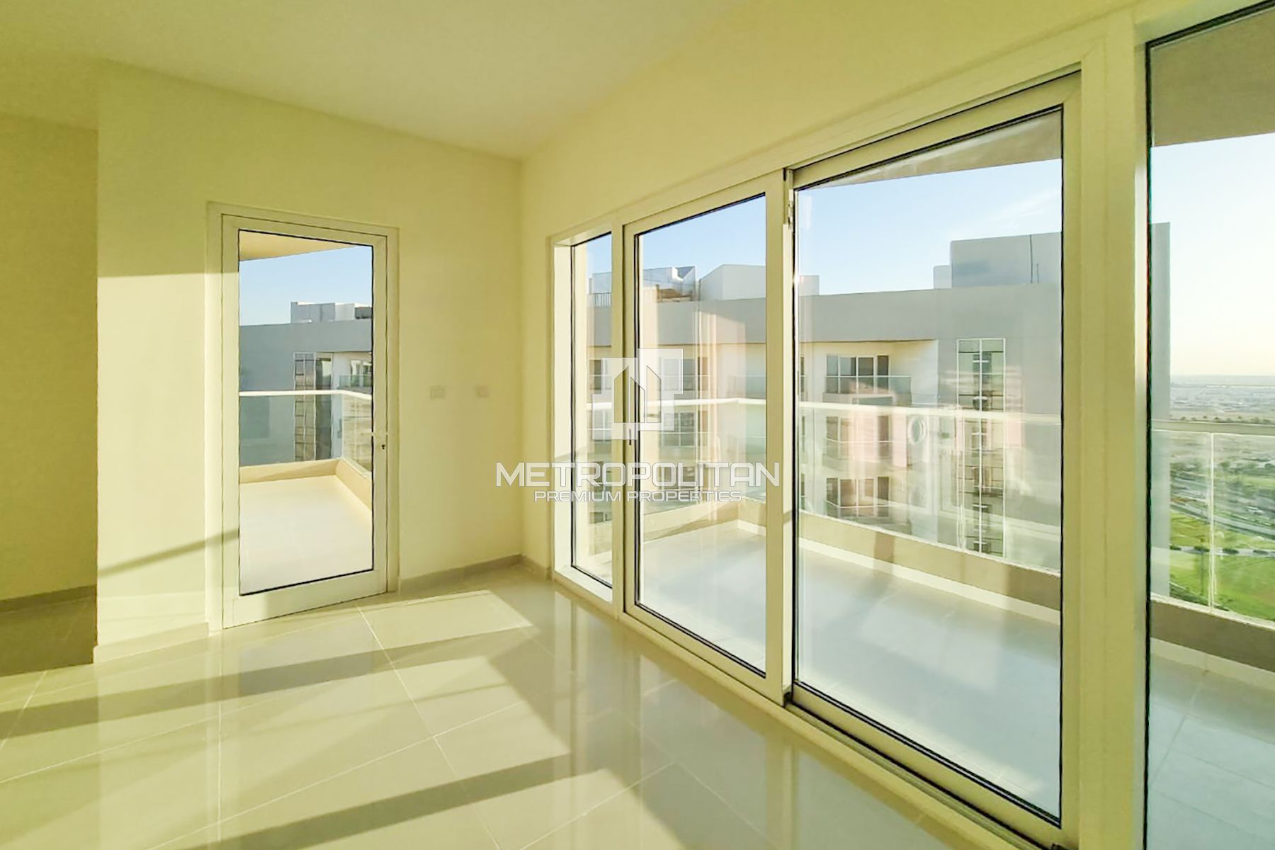 LARGEST LAYOUT I HIGH FLOOR I RENTED photo-3