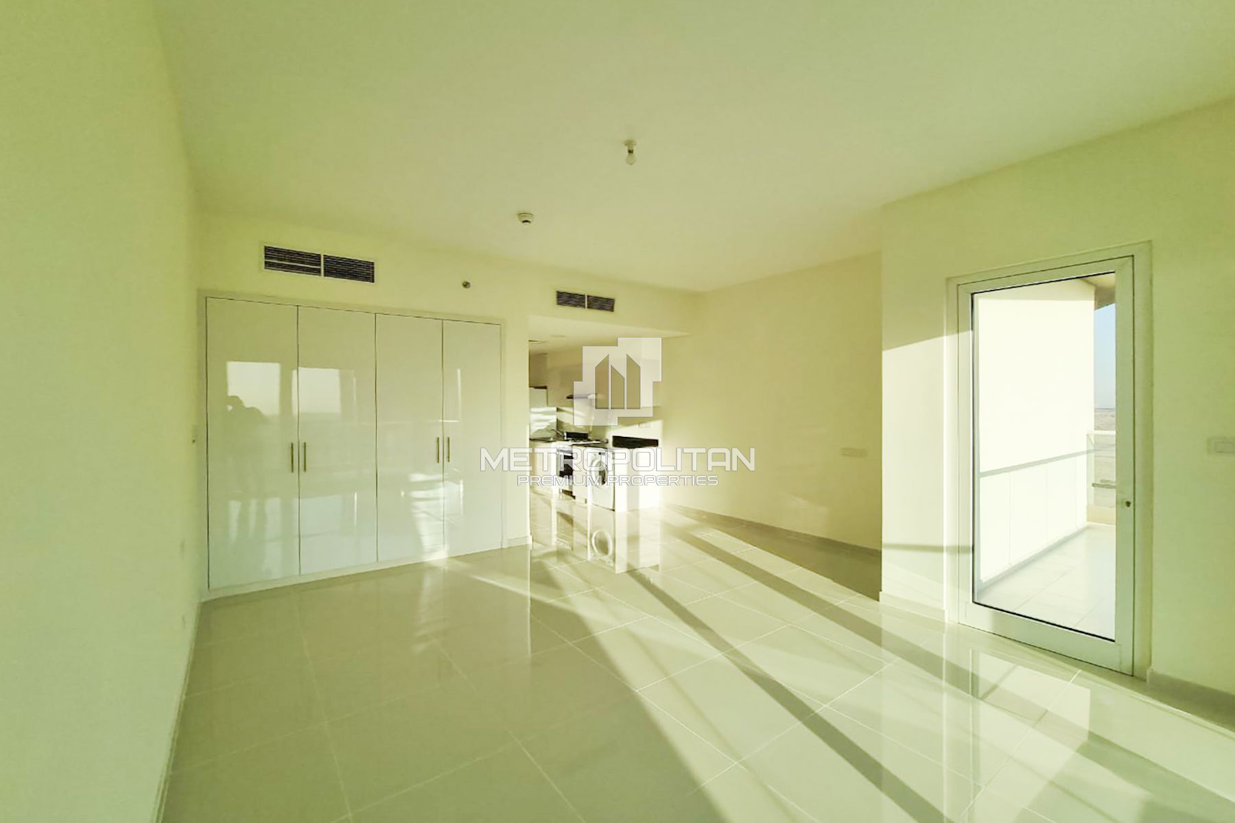 LARGEST LAYOUT I HIGH FLOOR I RENTED photo-4