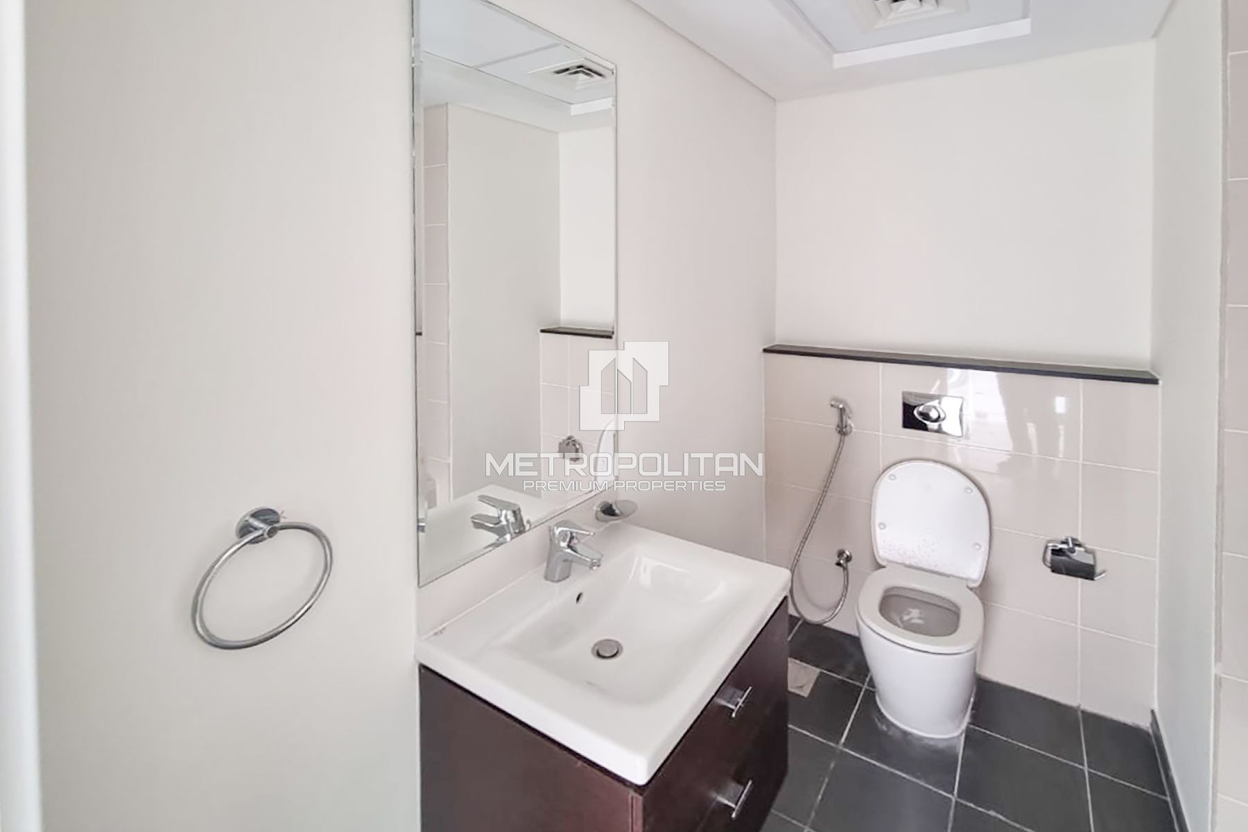 LARGEST LAYOUT I HIGH FLOOR I RENTED photo-5