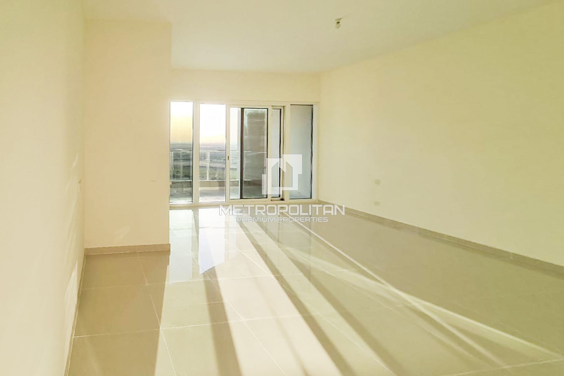 LARGEST LAYOUT I HIGH FLOOR I RENTED photo-11