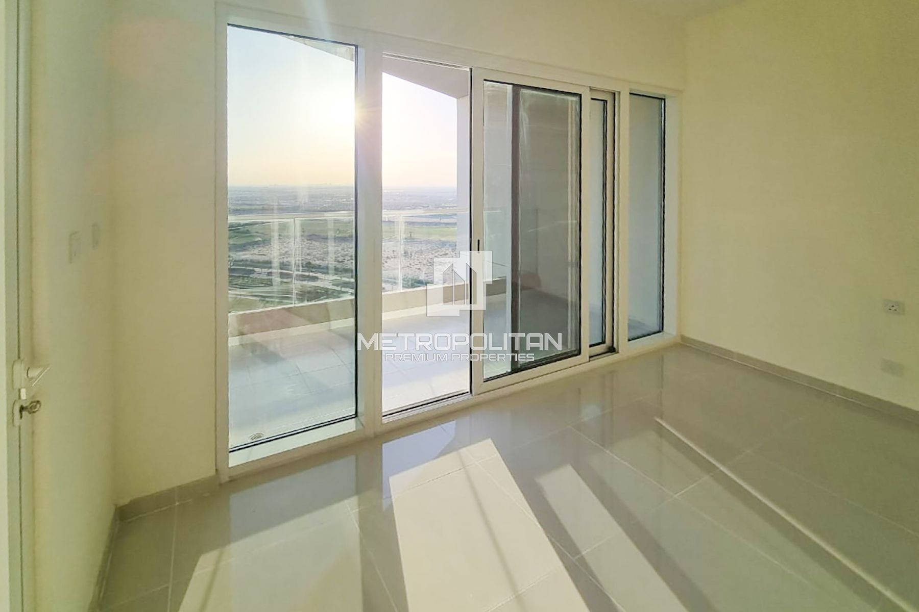 LARGEST LAYOUT I HIGH FLOOR I RENTED photo-14