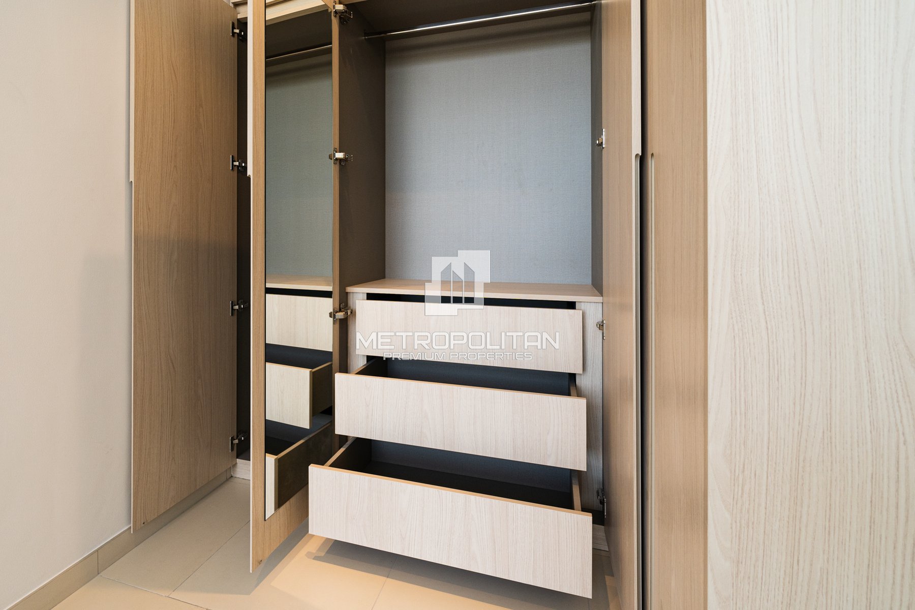 Fully Furnished and Upgraded | High Floor photo-2