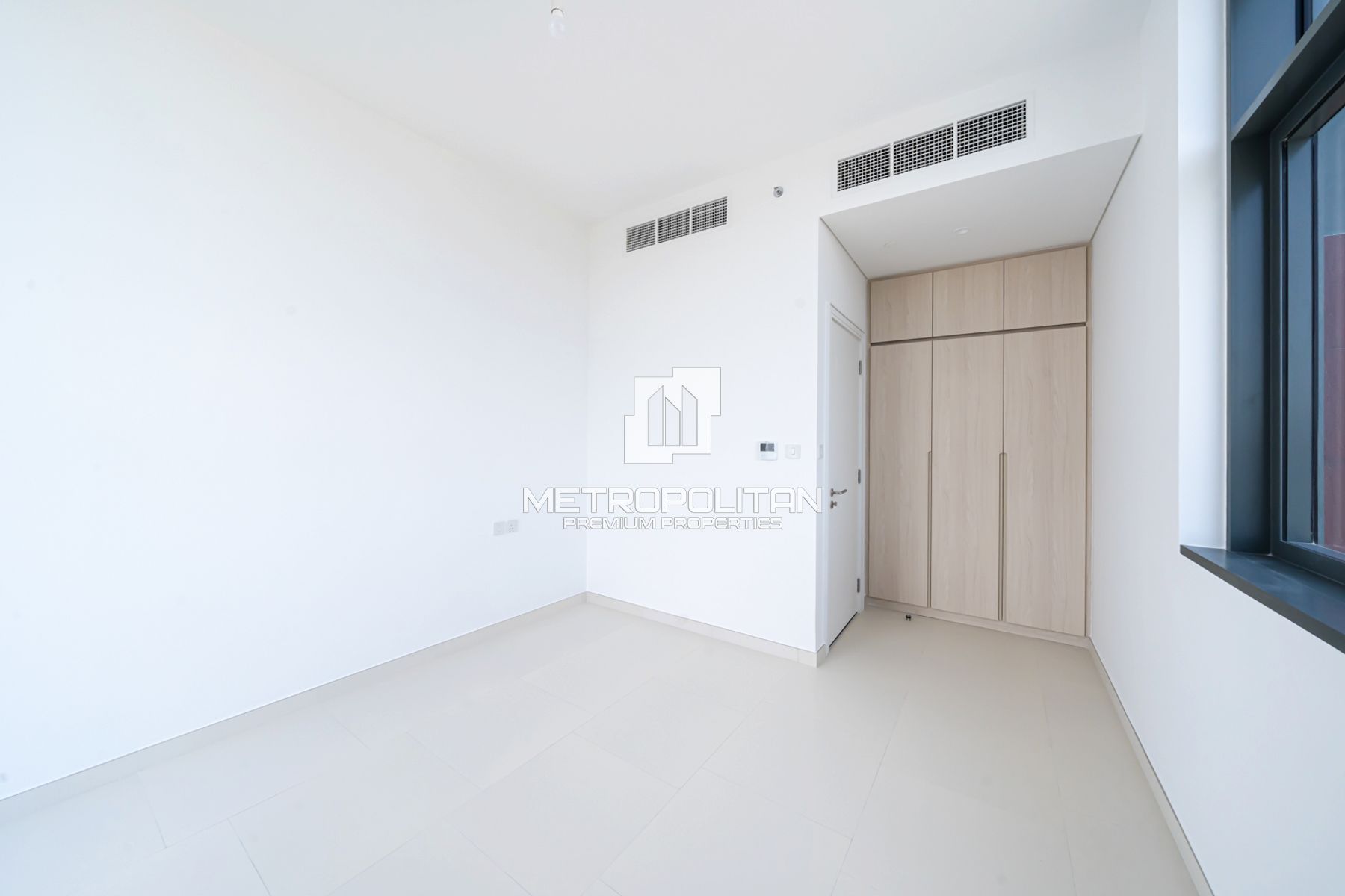 Fully Furnished and Upgraded | High Floor photo-7