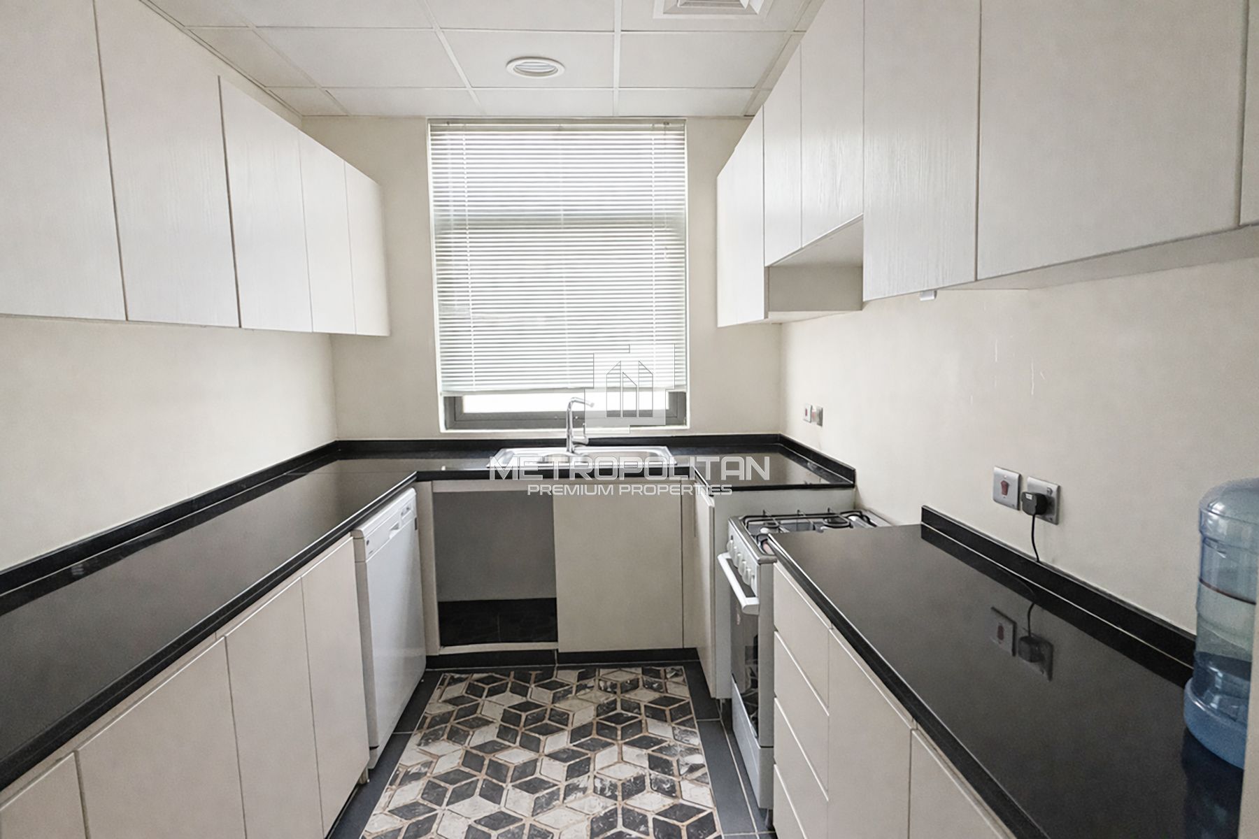 R2EM | Rented | Unfurnished | Back To Back photo-1