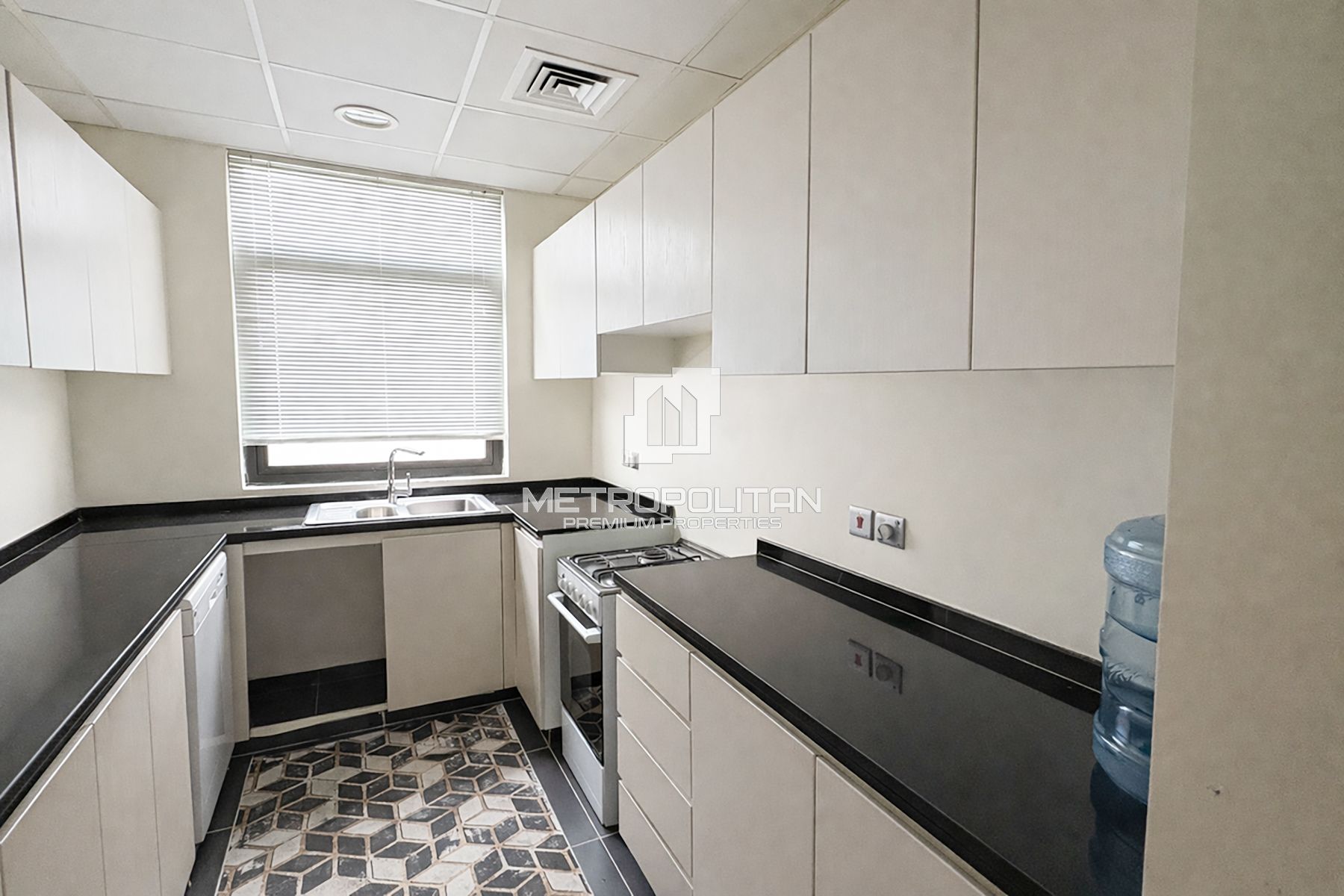 R2EM | Rented | Unfurnished | Back To Back photo-5