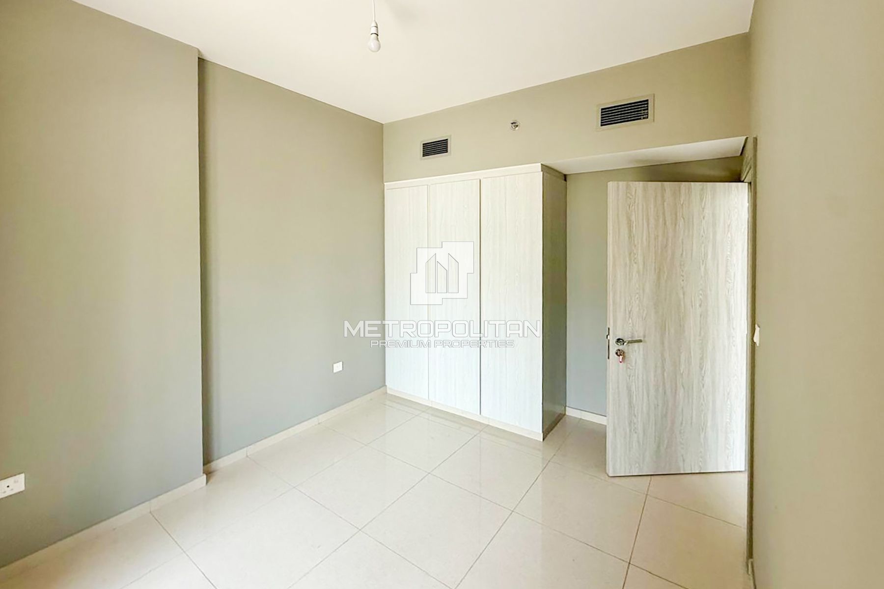Stunning Canal View | Mid-Floor 1-Bed | High ROI photo-3