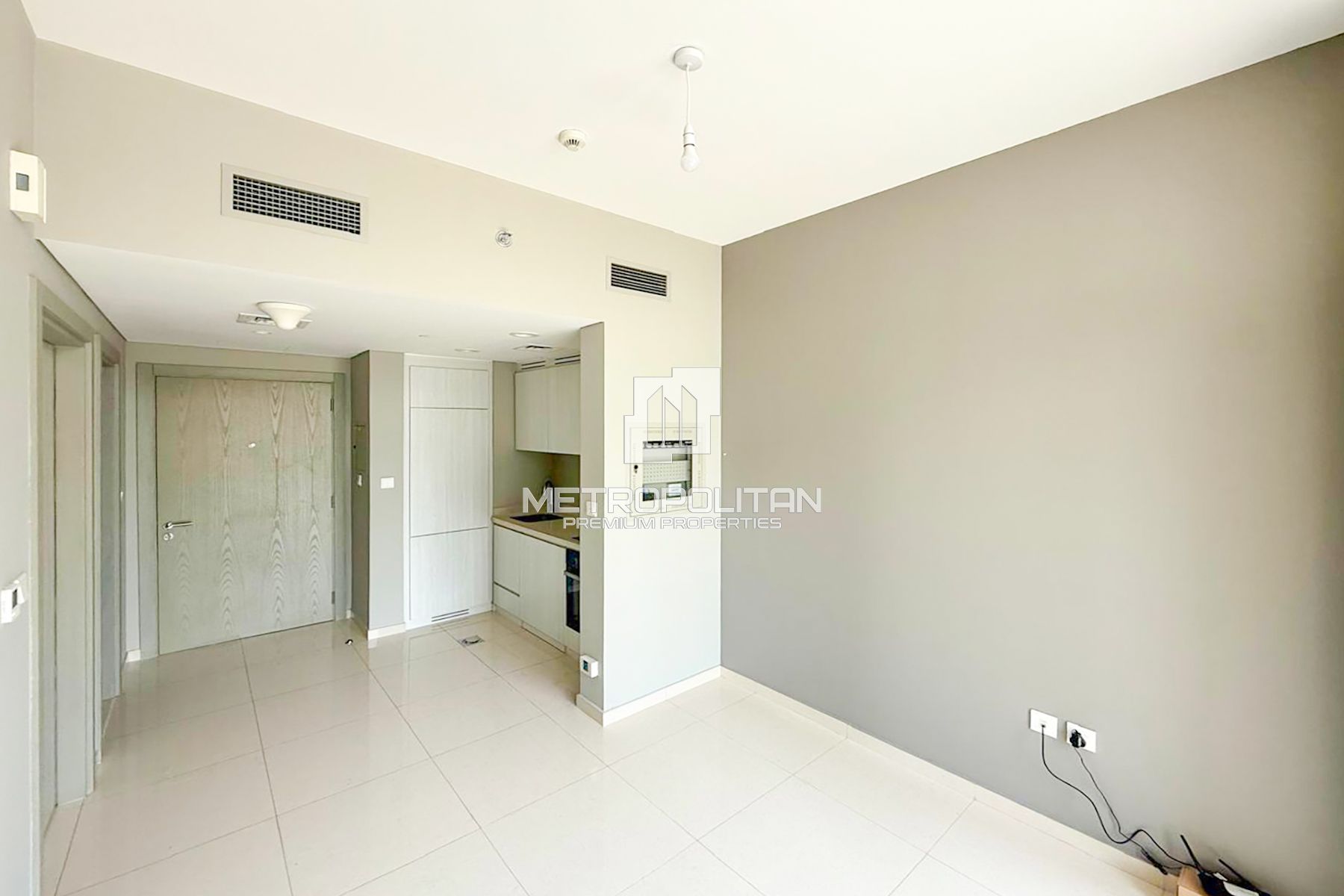 Stunning Canal View | Mid-Floor 1-Bed | High ROI photo-4