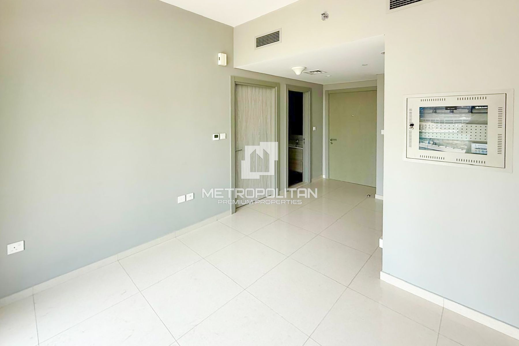 Stunning Canal View | Mid-Floor 1-Bed | High ROI photo-6