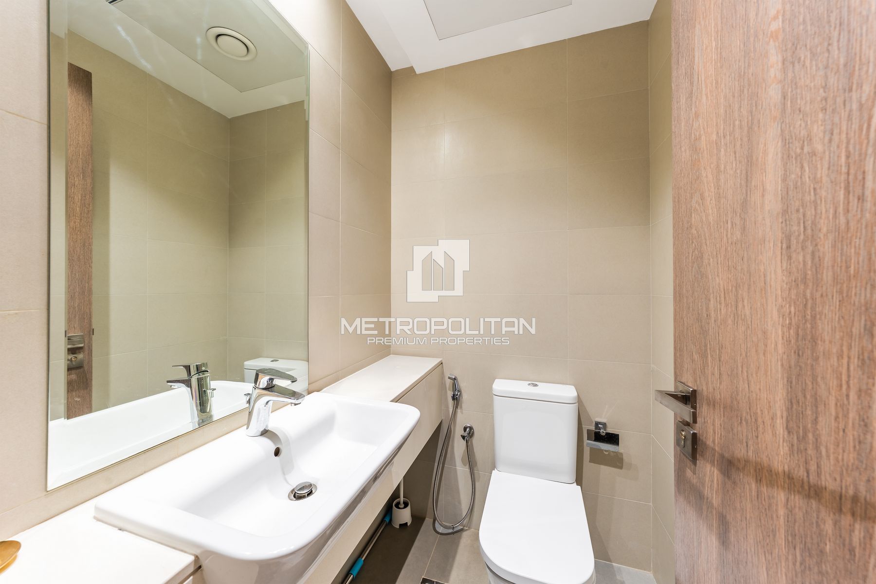 Vacant on Transfer|Fully Furnished| Closed Kitchen photo-2