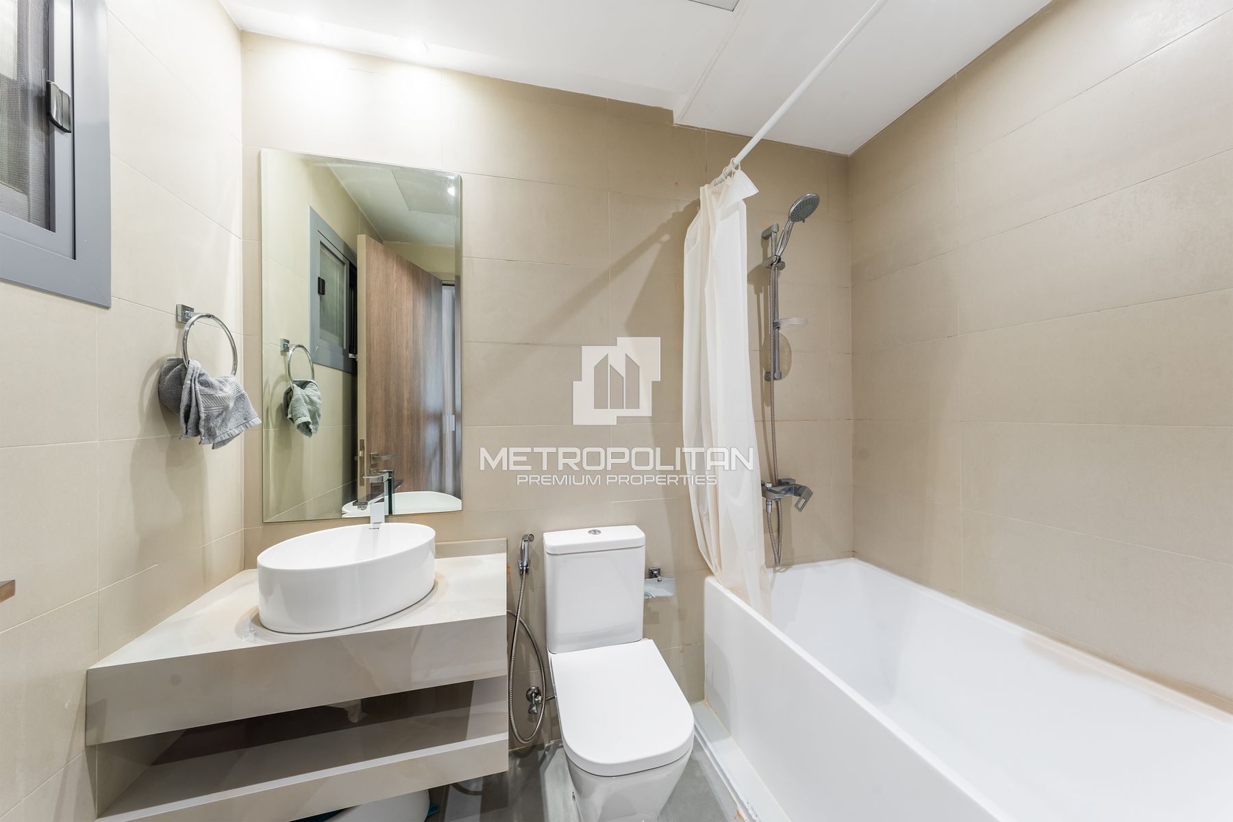 Vacant on Transfer|Fully Furnished| Closed Kitchen photo-3