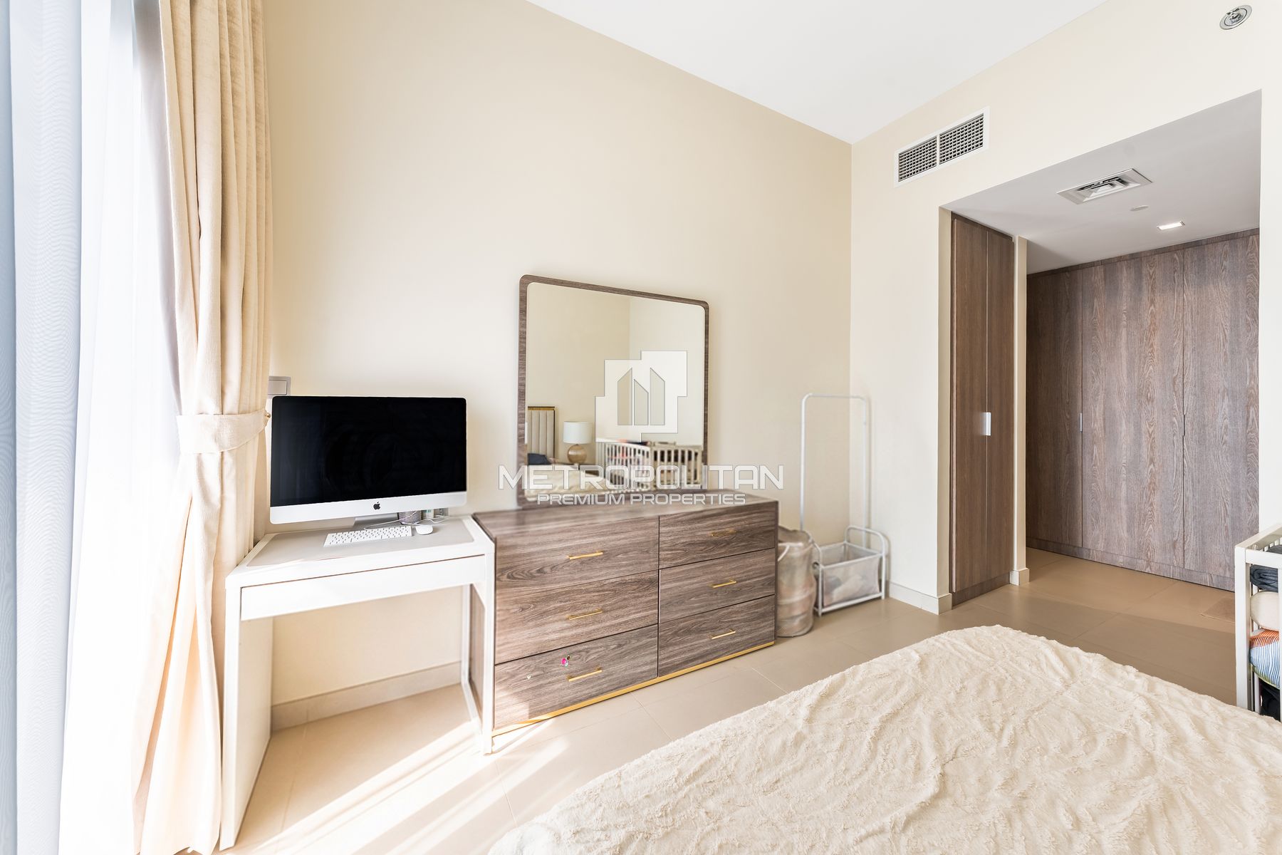 Vacant on Transfer|Fully Furnished| Closed Kitchen photo-12