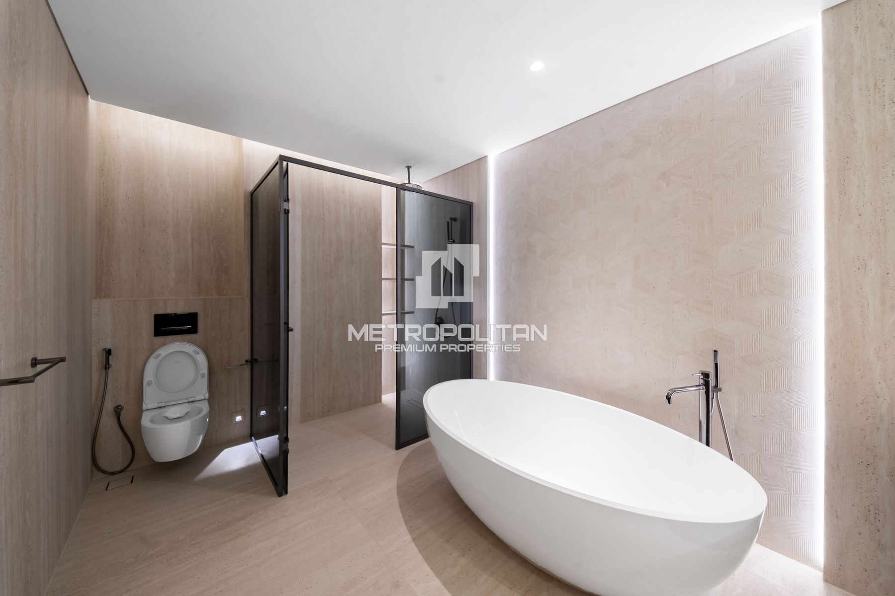Luxurious Apartment | Prime Location | High ROI