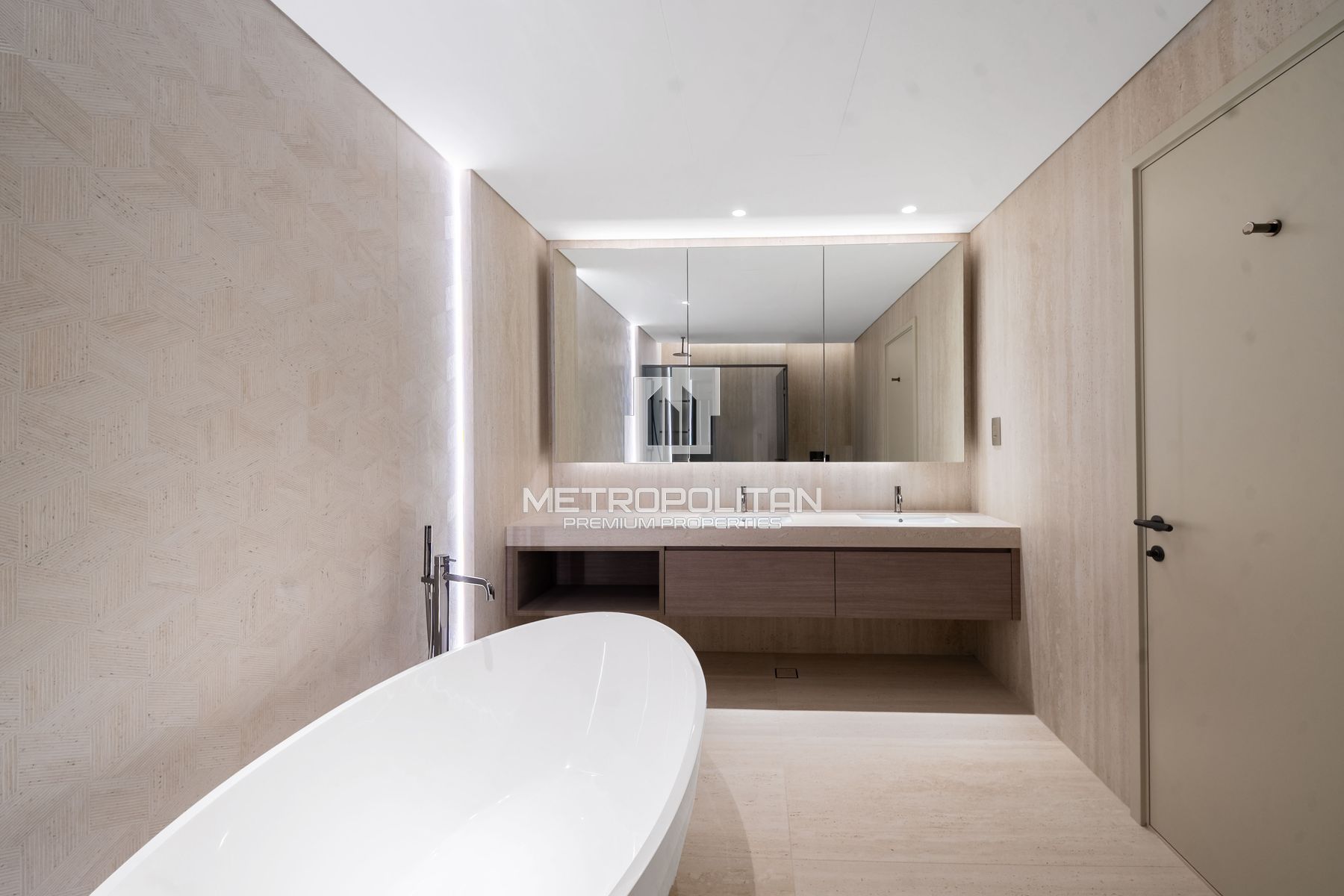 Luxurious Apartment | Prime Location | High ROI