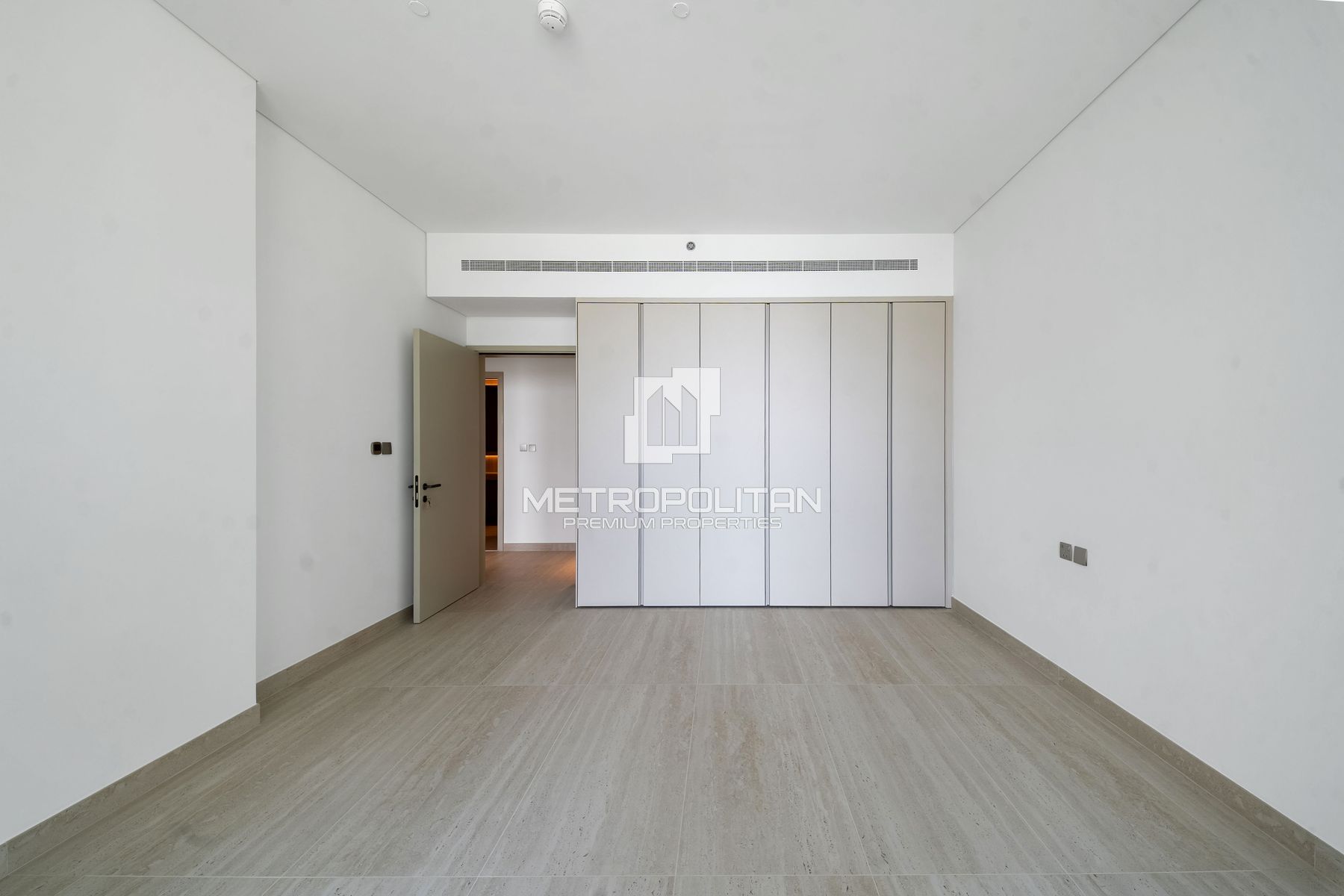 Luxurious Apartment | Prime Location | High ROI