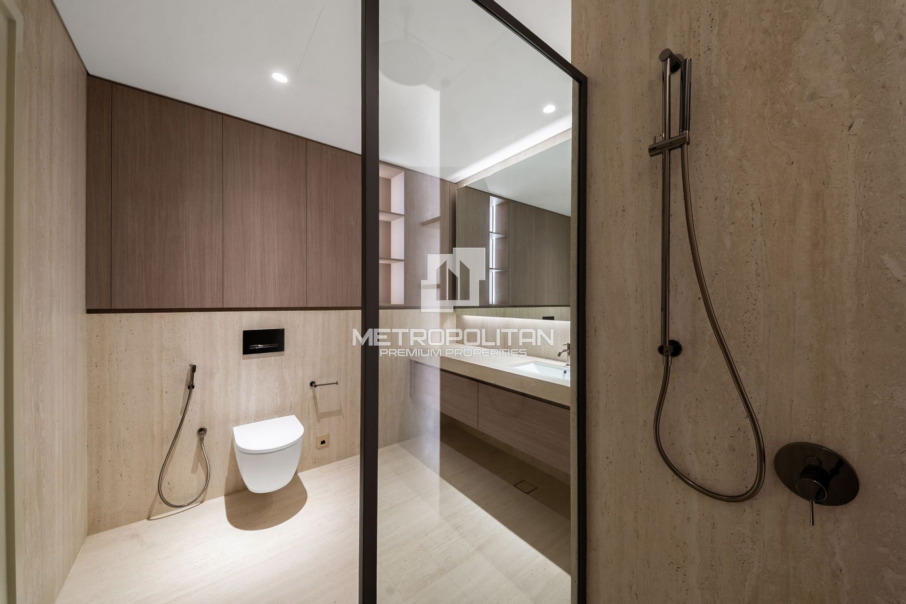 Luxurious Apartment | Prime Location | High ROI