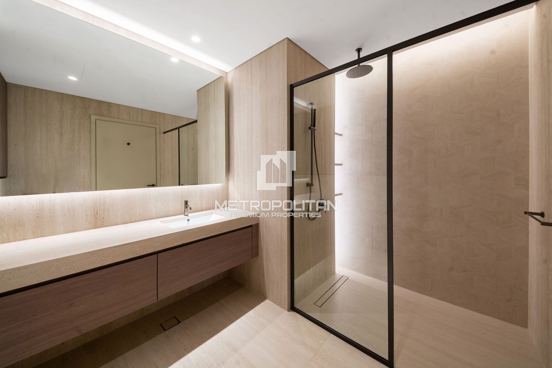 Luxurious Apartment | Prime Location | High ROI