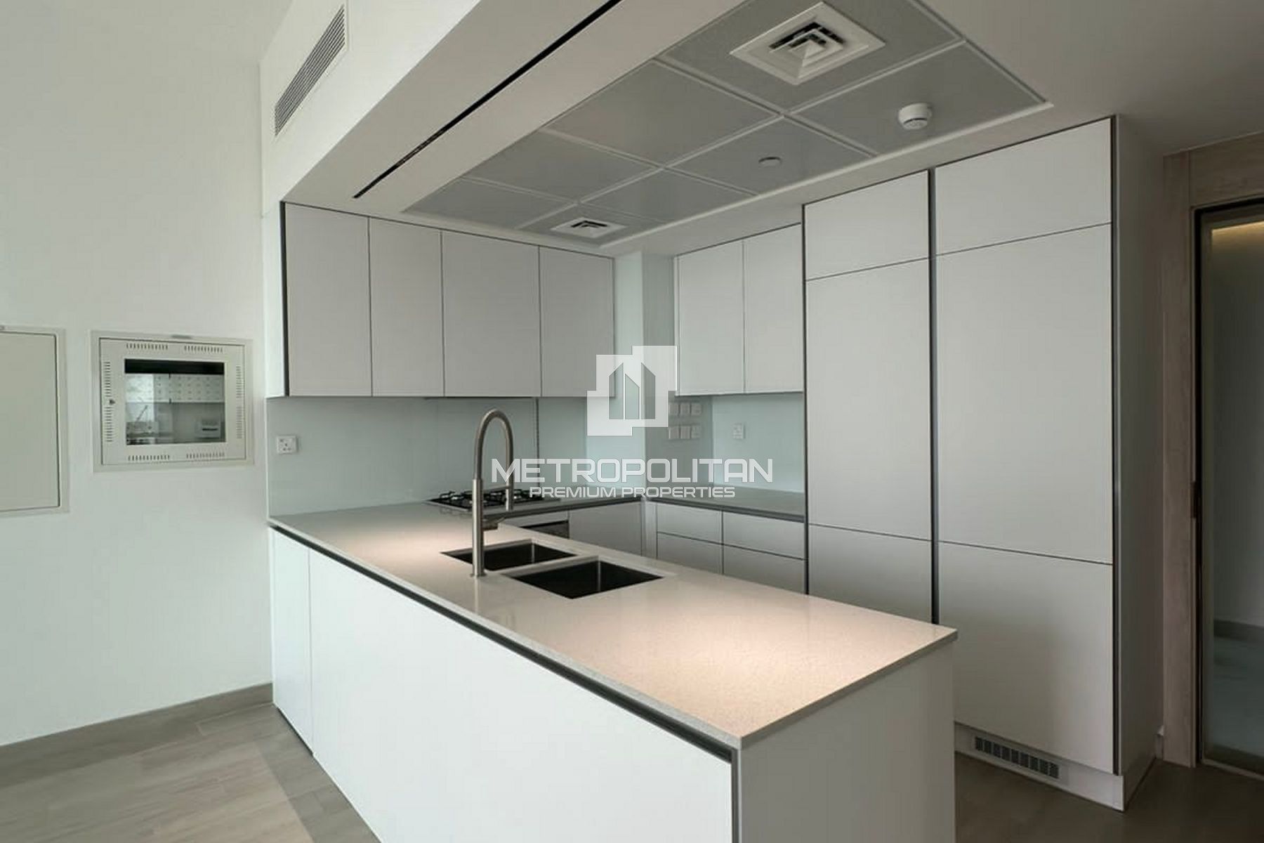 Corner Unit | Park Views | All En suite Bathrooms photo-0