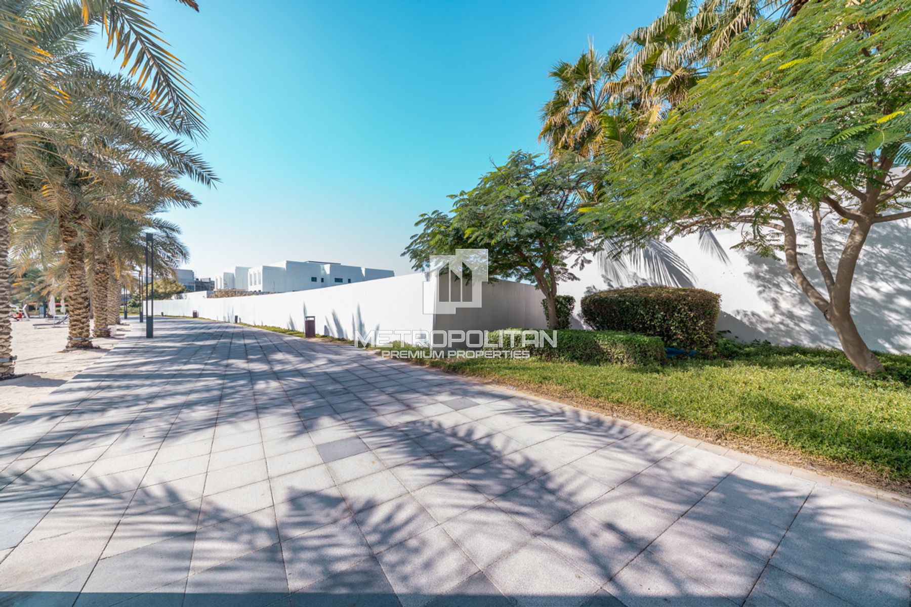 Prime Lagoon-Front Plot | Huge Layout | Luxurious photo-1