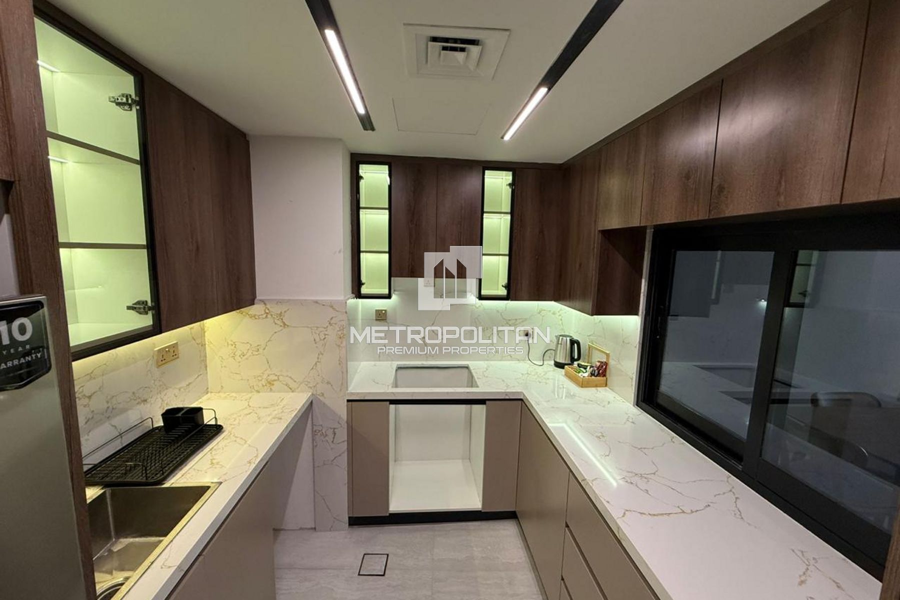 Fully Upgraded 2 Bedrooms | Furnished | Ideal ROI photo-6