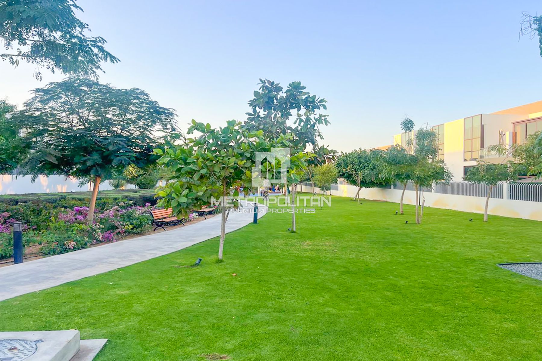 Spacious 4 Beds | Prime Location| Motivated Seller photo-2