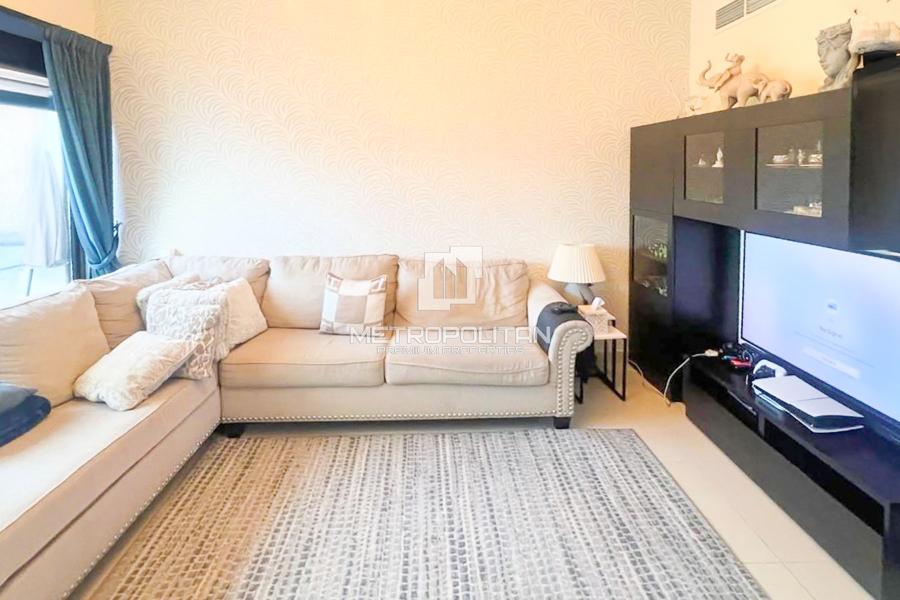 Spacious 4 Beds | Prime Location| Motivated Seller photo-4