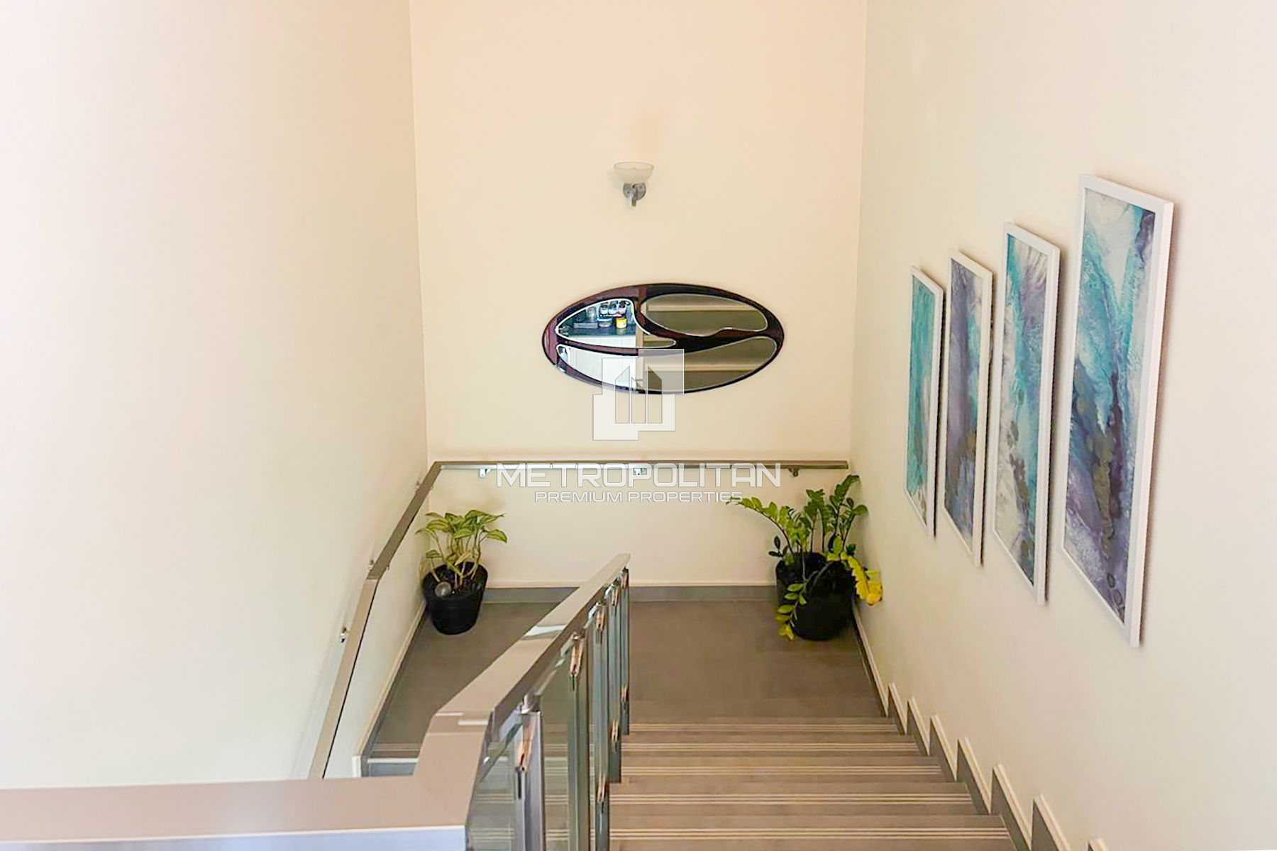 Spacious 4 Beds | Prime Location| Motivated Seller photo-6