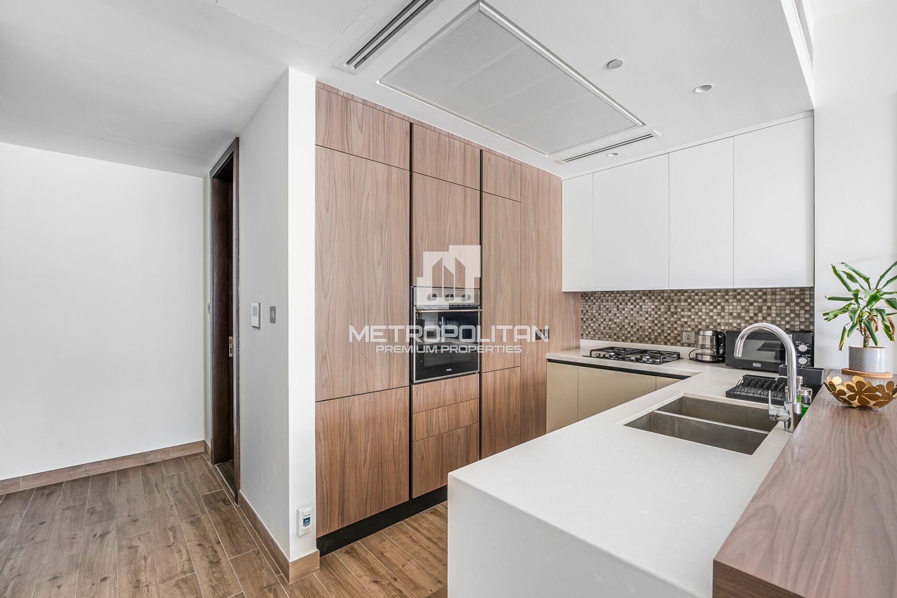 High Floor | Upgraded Unit | Spacious 1 Bed photo-2