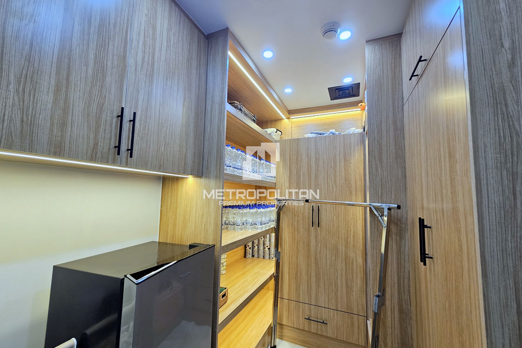 Full  Burj Views| Study Room| Fully Upgraded| VOT photo-3