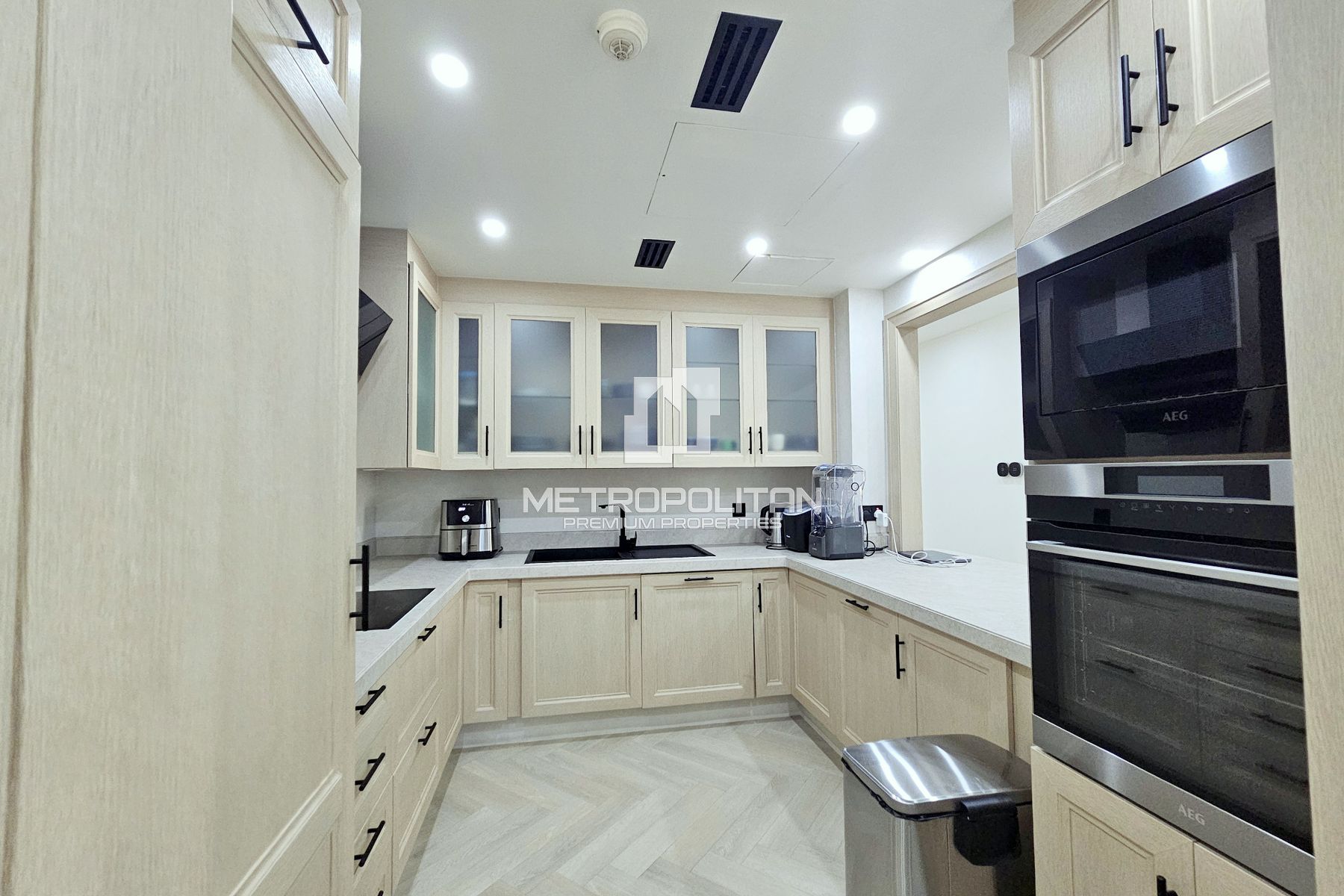 Full  Burj Views| Study Room| Fully Upgraded| VOT photo-16