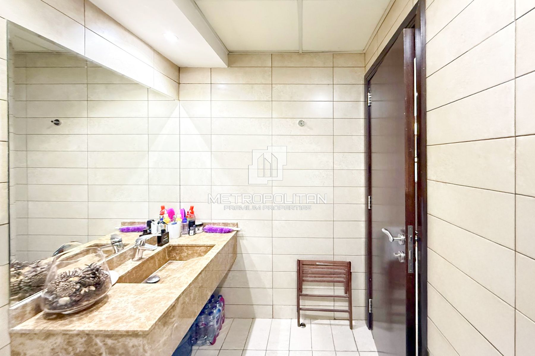 Large Layout | Exclusive Unit | Smart Deal photo-2