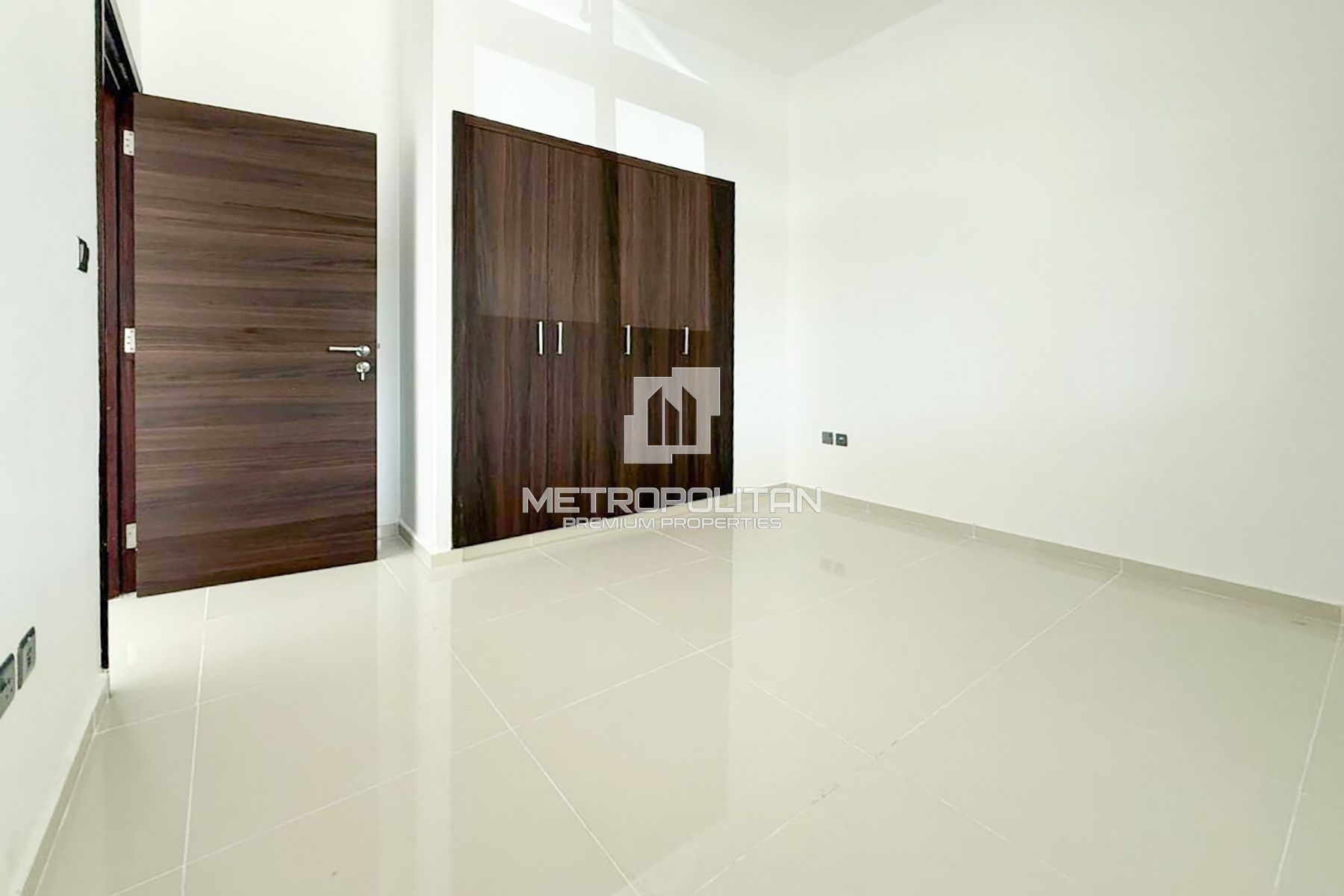 OPEN KITCHEN | LARGE LAYOUT | SINGLE ROW | RENTED photo-2